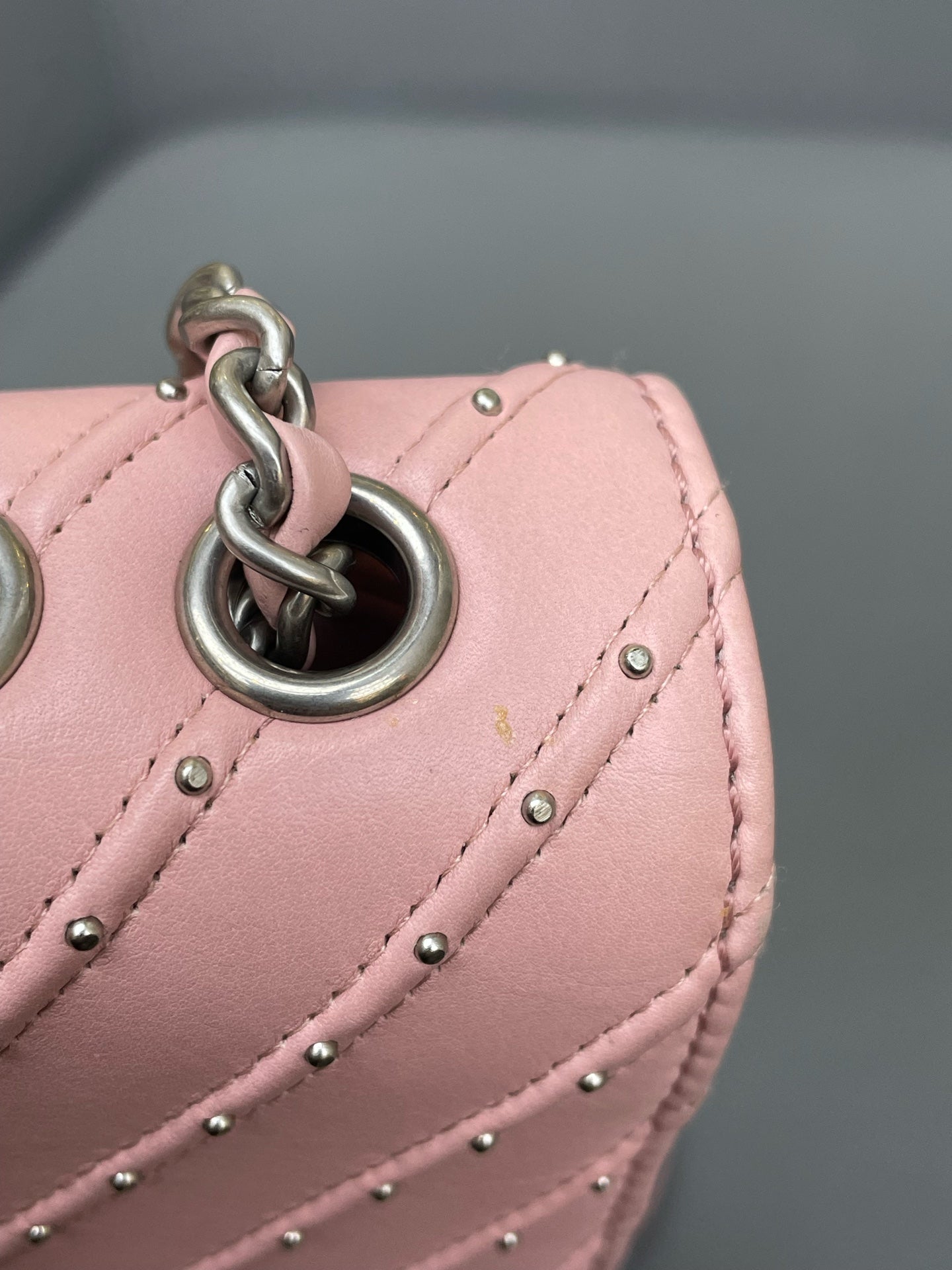 Chanel - Wallet On Chain (WOC) Studded Chevron - Lambskin leather - Pink - (Mini)