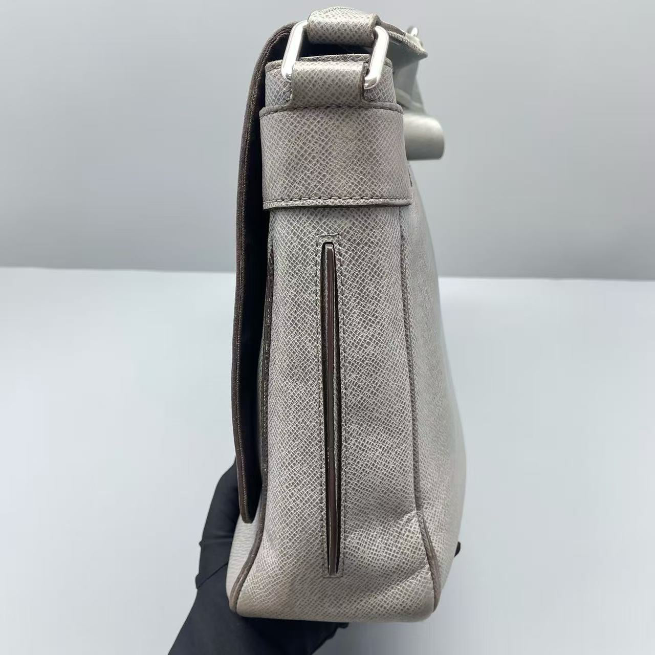 Louis Vuitton - Flap Messenger Briefcase - Epi leather - Grey - (Medium)