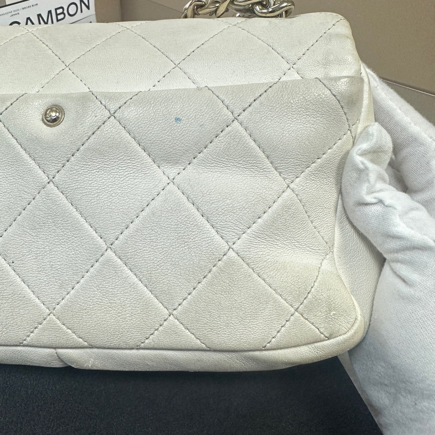 Chanel - Flap Bag with Chunky Enamel Chain - Lambskin leather - White with Gold-Tone Hardware and White Enamel - (small)