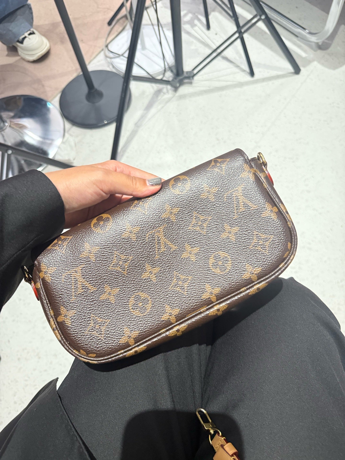 Louis Vuitton - Ivy WOC (M81911) - Monogram coated canvas with Vachetta leather trim - Brown - (Mini)
