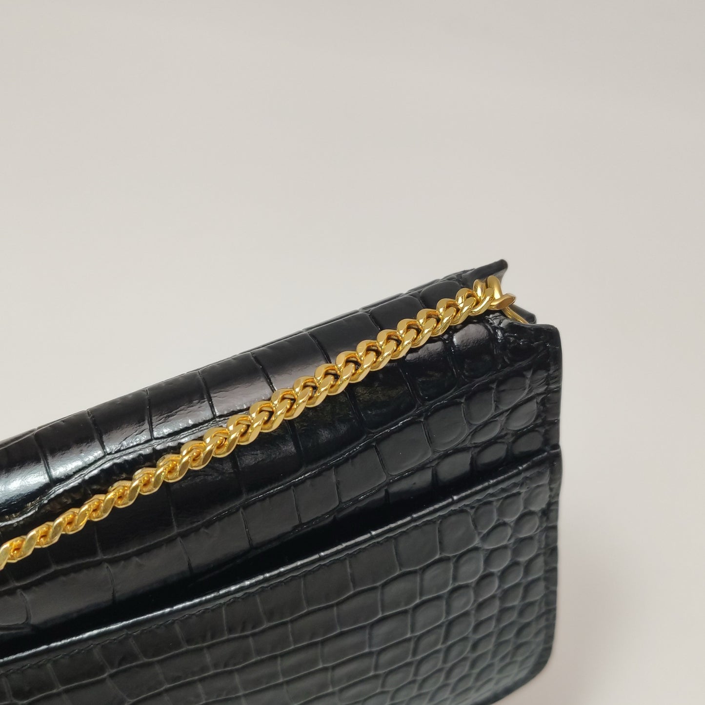 Saint Laurent - Monogram Wallet on Chain (WOC) - Calfskin leather with crocodile embossing - Black with Gold-Tone Hardware - (Mini)