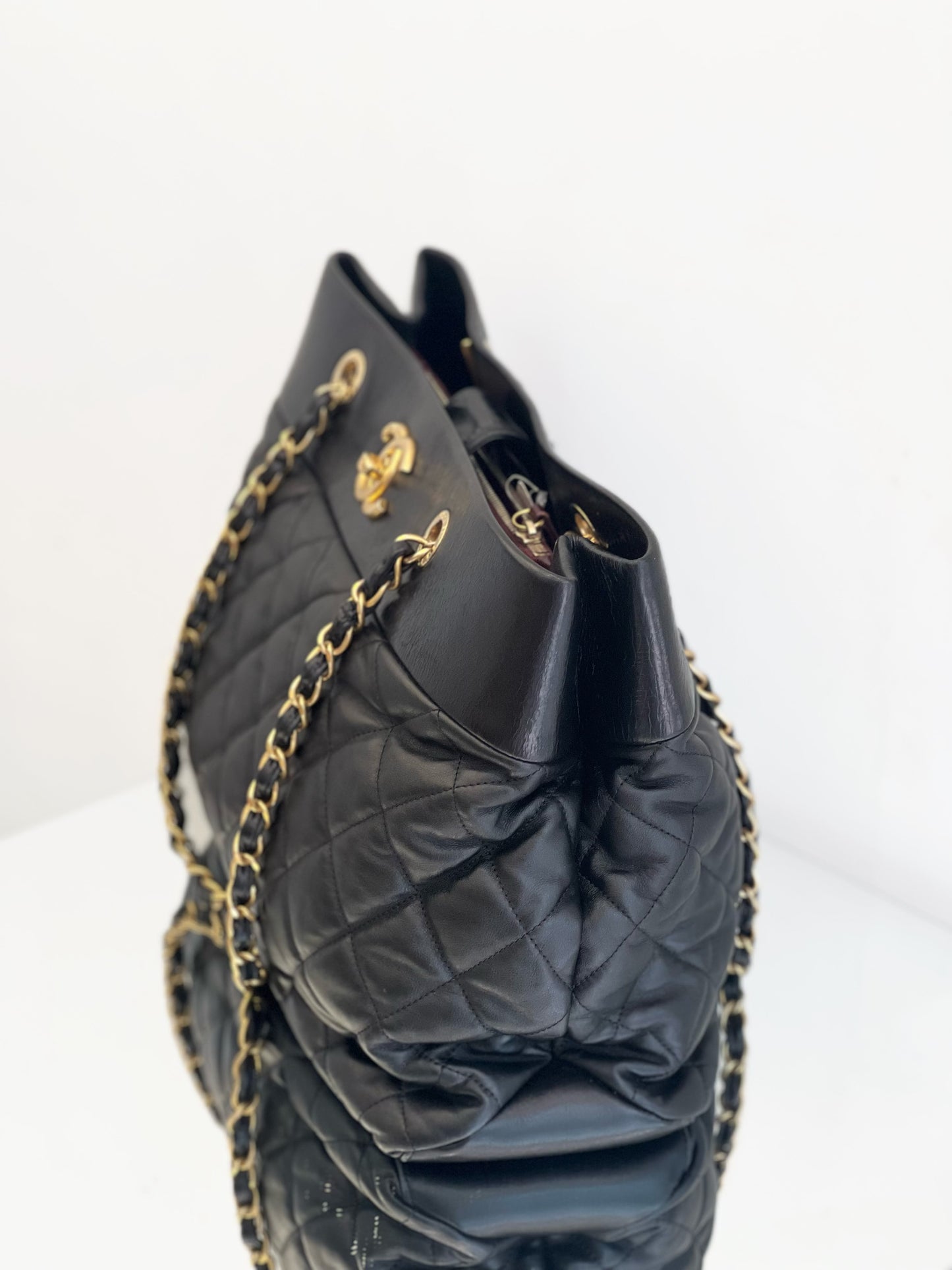 Chanel - Airport Shoulder Tote Bag - Leather - Black - (Large)