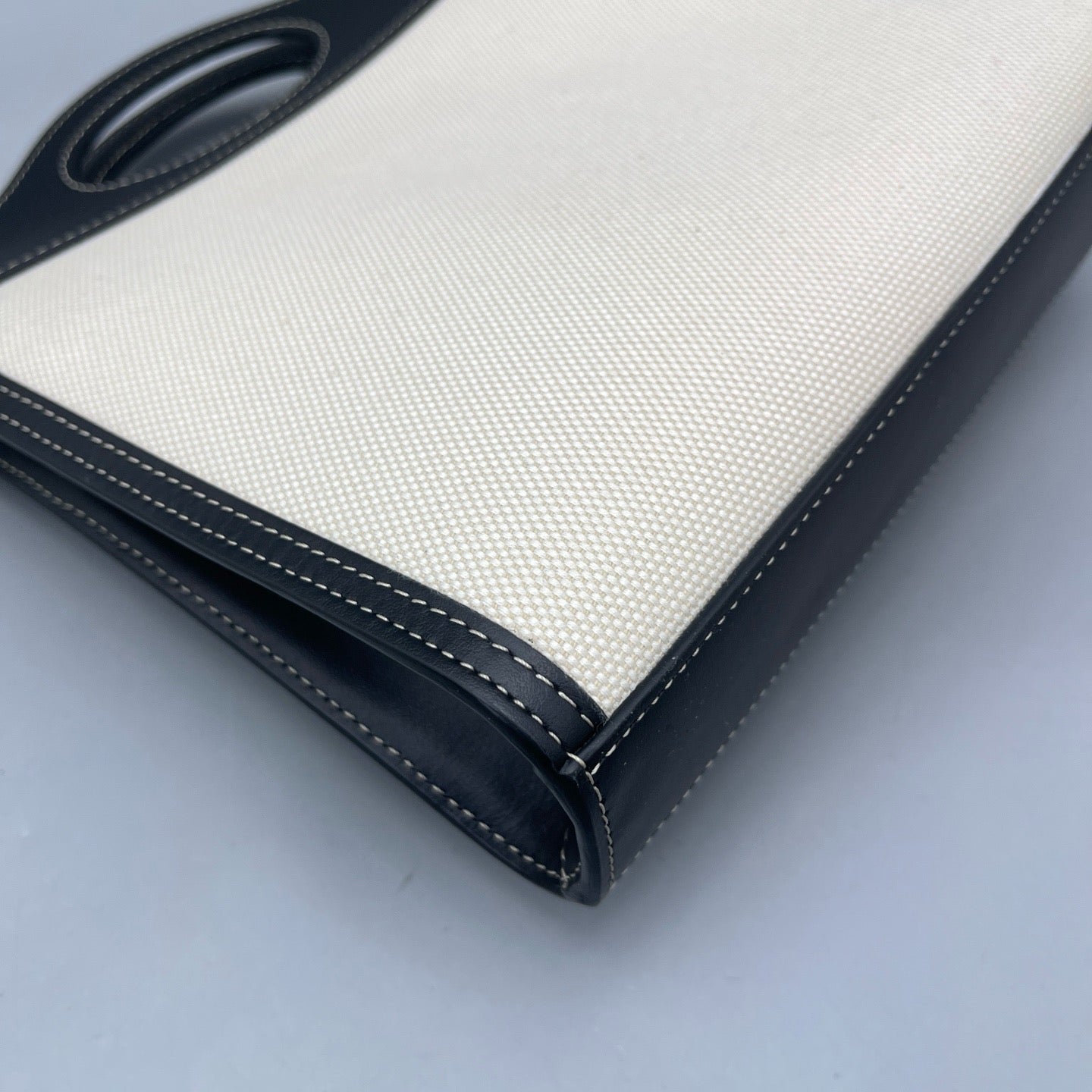 Burberry - Pocket Bag (A7125e) - Cotton canvas and Calf leather - Beige canvas with Black leather trim and Gold-tone hardware - (Small)