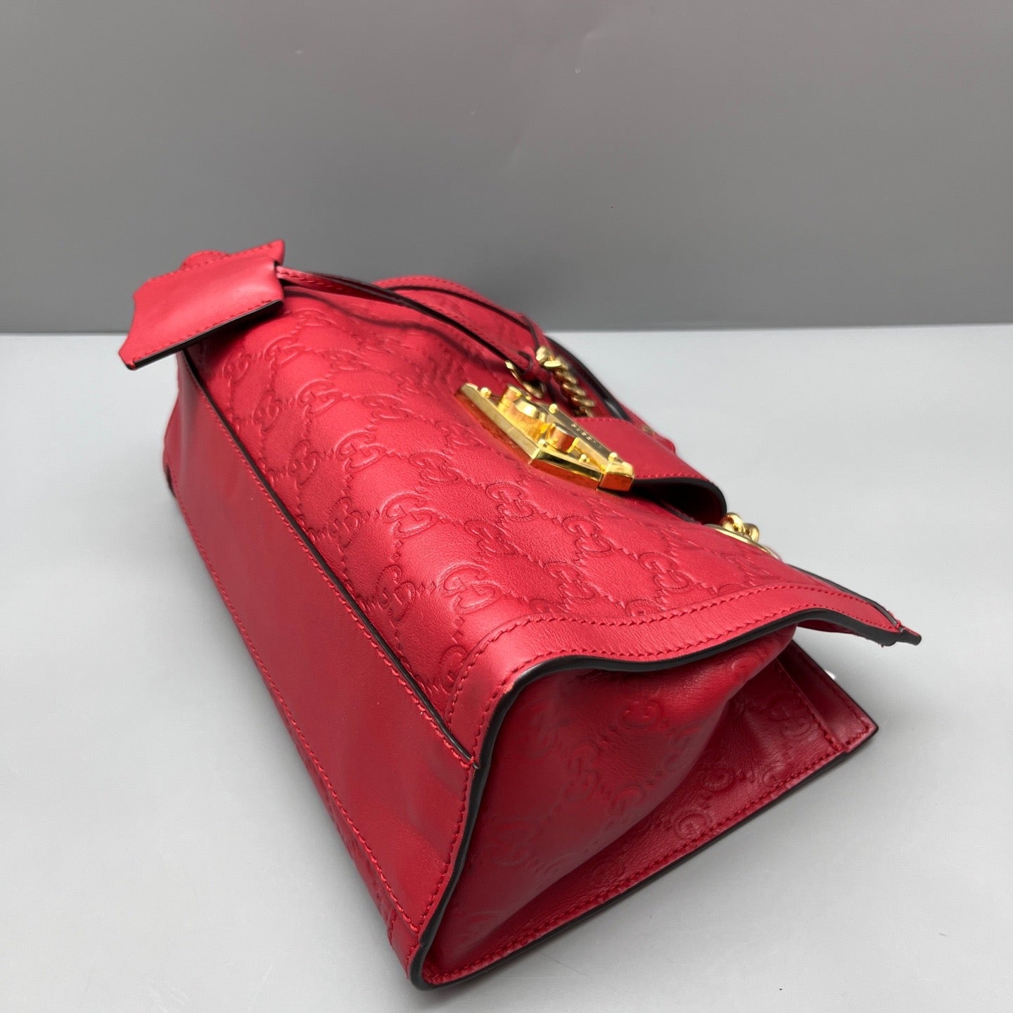 Gucci - Padlock Tote - Guccissima embossed leather - Red with Gold-Tone Hardware - (Medium)