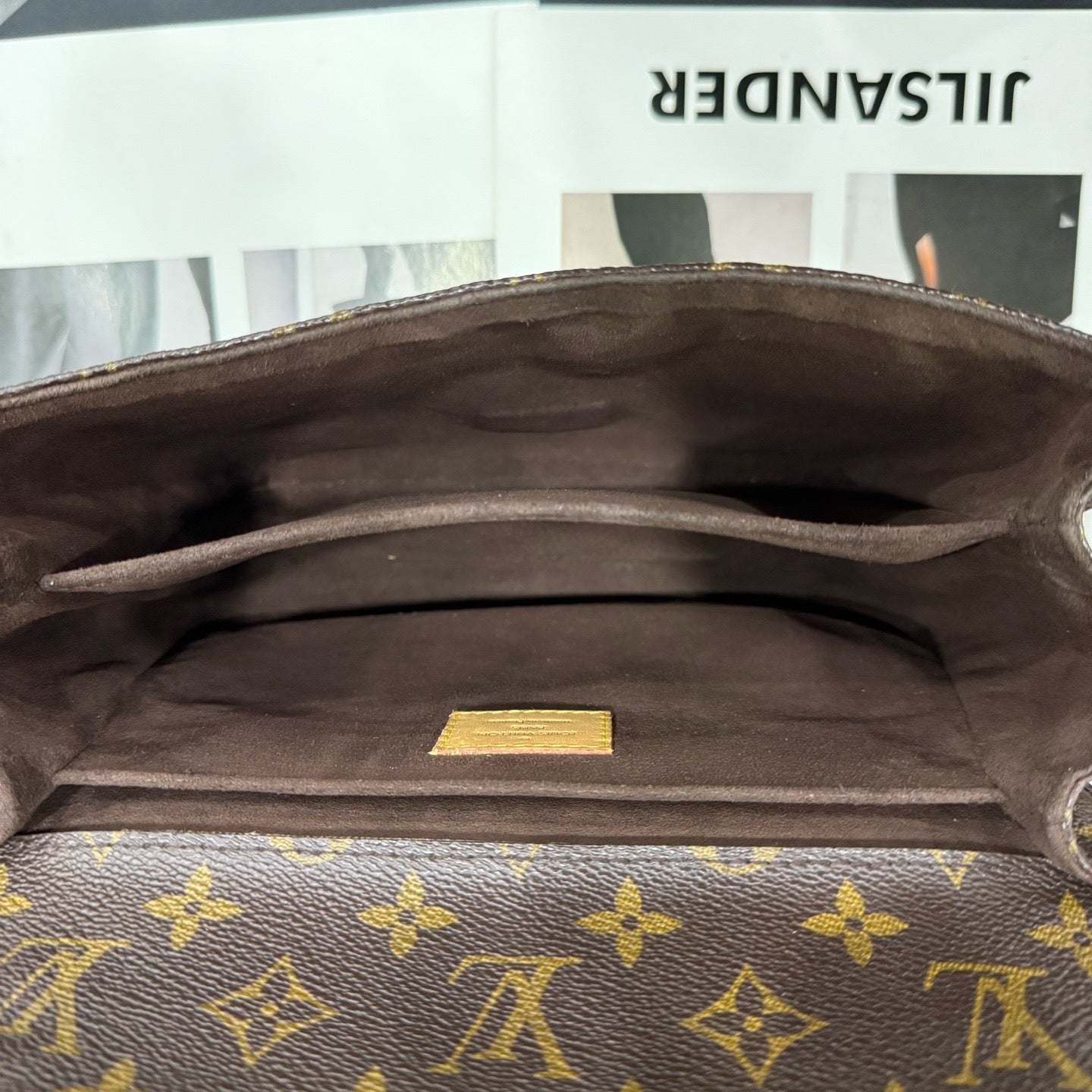 Louis Vuitton - Pochette Metis - Monogram coated canvas with natural cowhide leather trim - Brown - (medium)