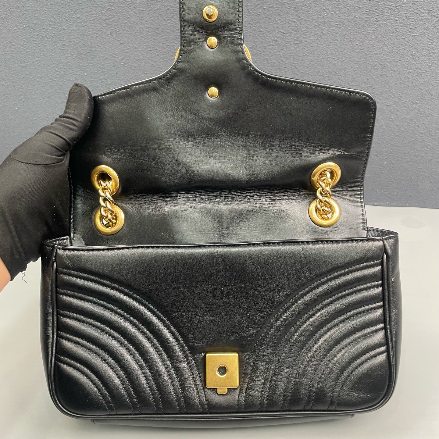 Gucci - GG Marmont Matelassé Shoulder Bag - Leather - Black - (Medium)