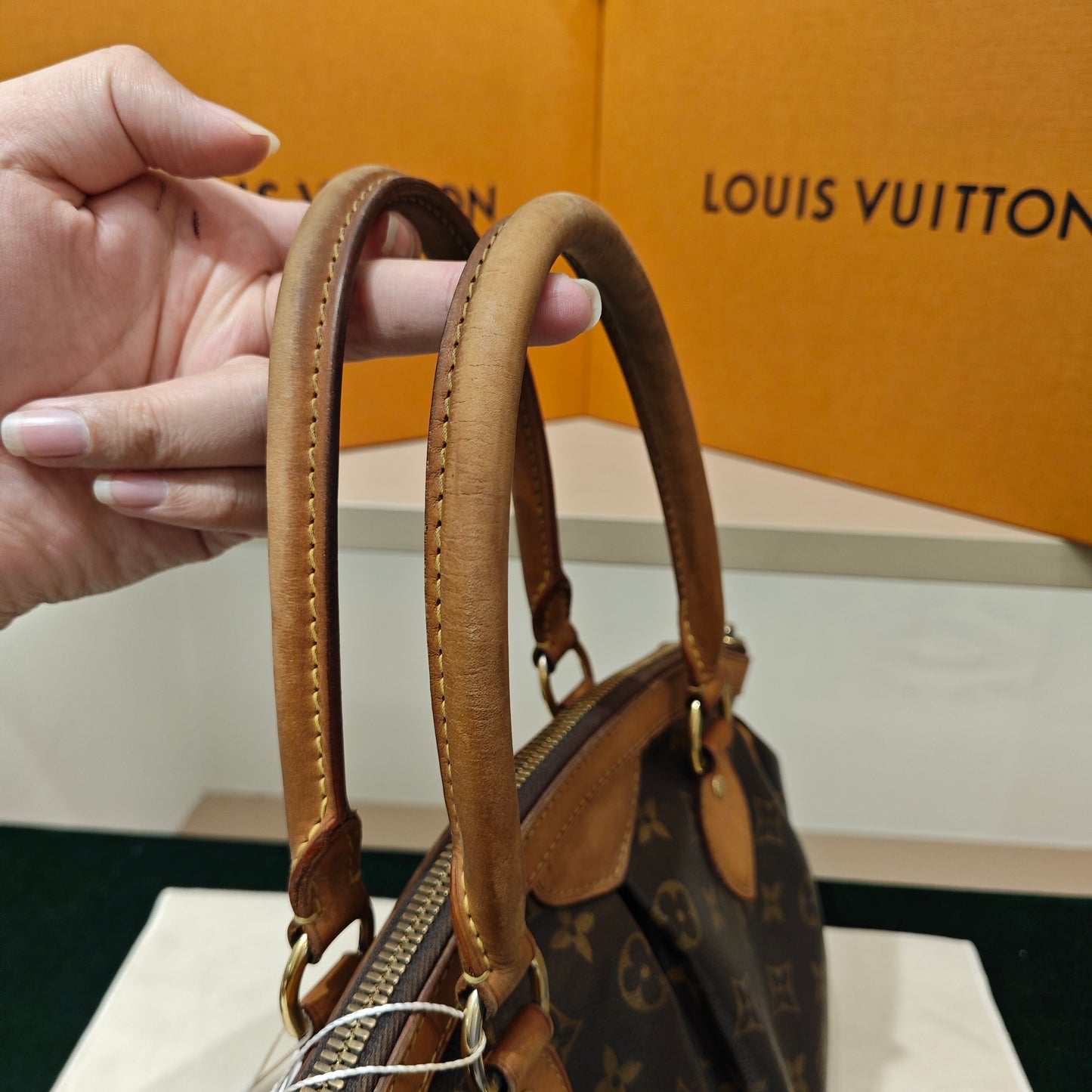 Louis Vuitton - Tivoli PM - Monogram Canvas with Vachetta Leather trim - Brown - (Medium)