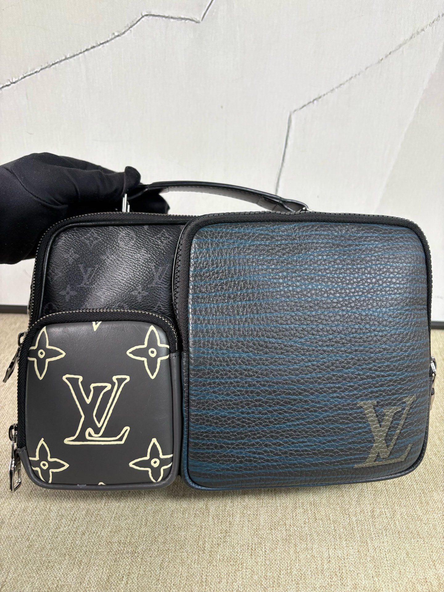 Louis Vuitton - Multipocket Messenger Bag - Monogram Eclipse coated canvas and grained leather - Multicolour - (medium)