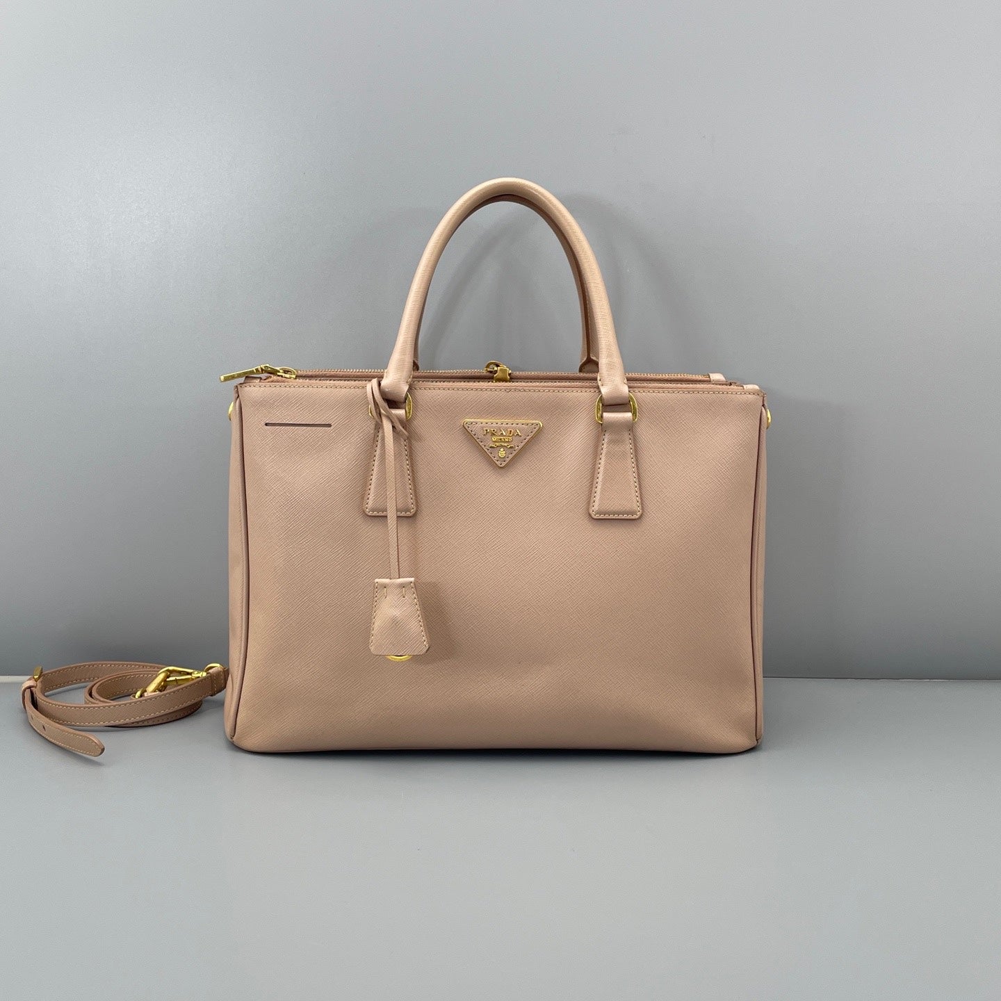 Prada - Saffiano Lux Tote - Saffiano leather - Beige - (Large)