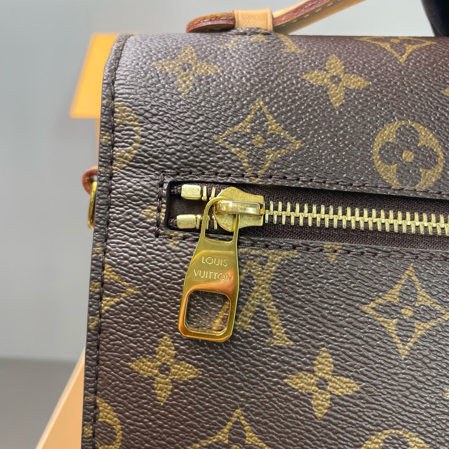 Louis Vuitton - Pochette Métis - Monogram coated canvas and natural cowhide leather - Brown - (Small)