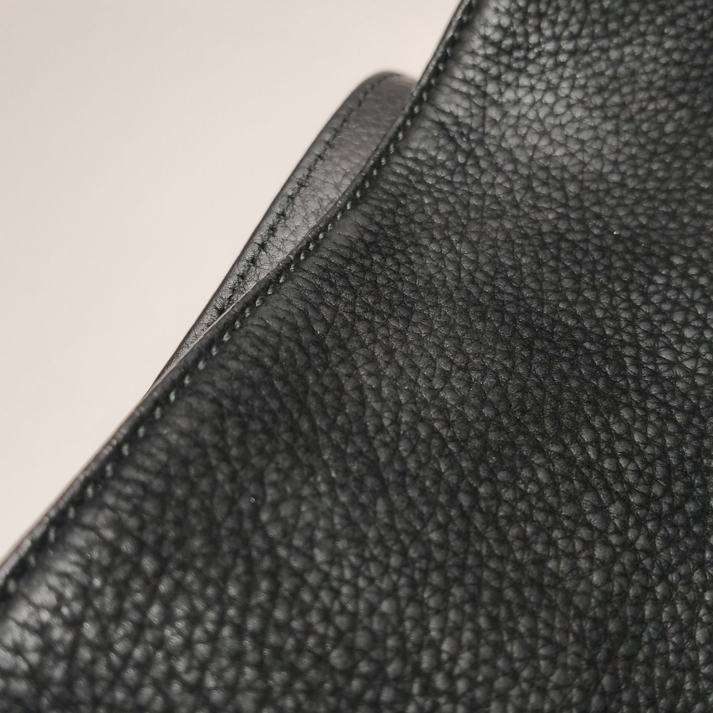 Gucci - Grained Leather Gold Logo Tote Bag - Leather - Black - (large)