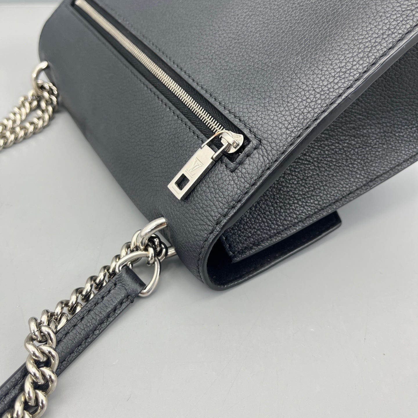 Louis Vuitton - Lockme - Leather - Black - (small)