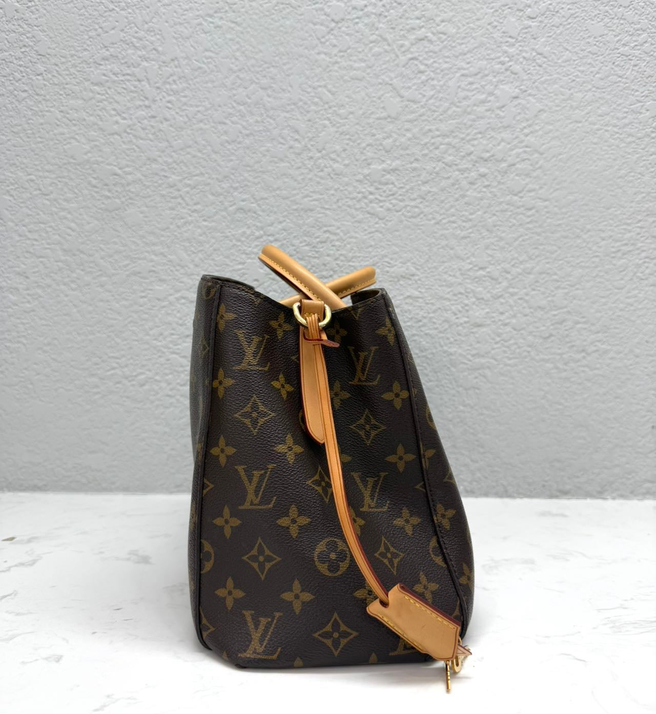 Louis Vuitton - Montaigne MM - Monogram coated canvas with natural Vachetta leather trim and microfiber lining - Brown - (Medium)
