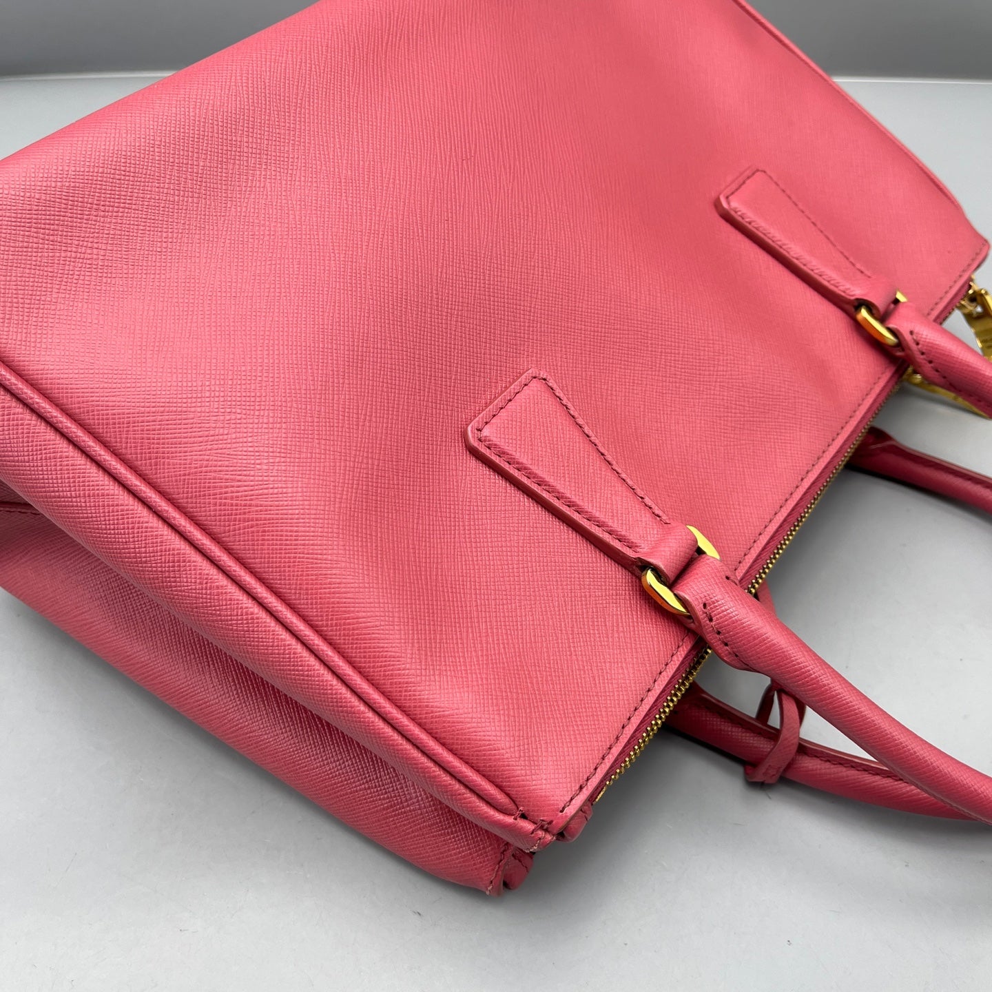 Prada - Saffiano Lux Tote - Saffiano leather - Rose Pink - (Medium)