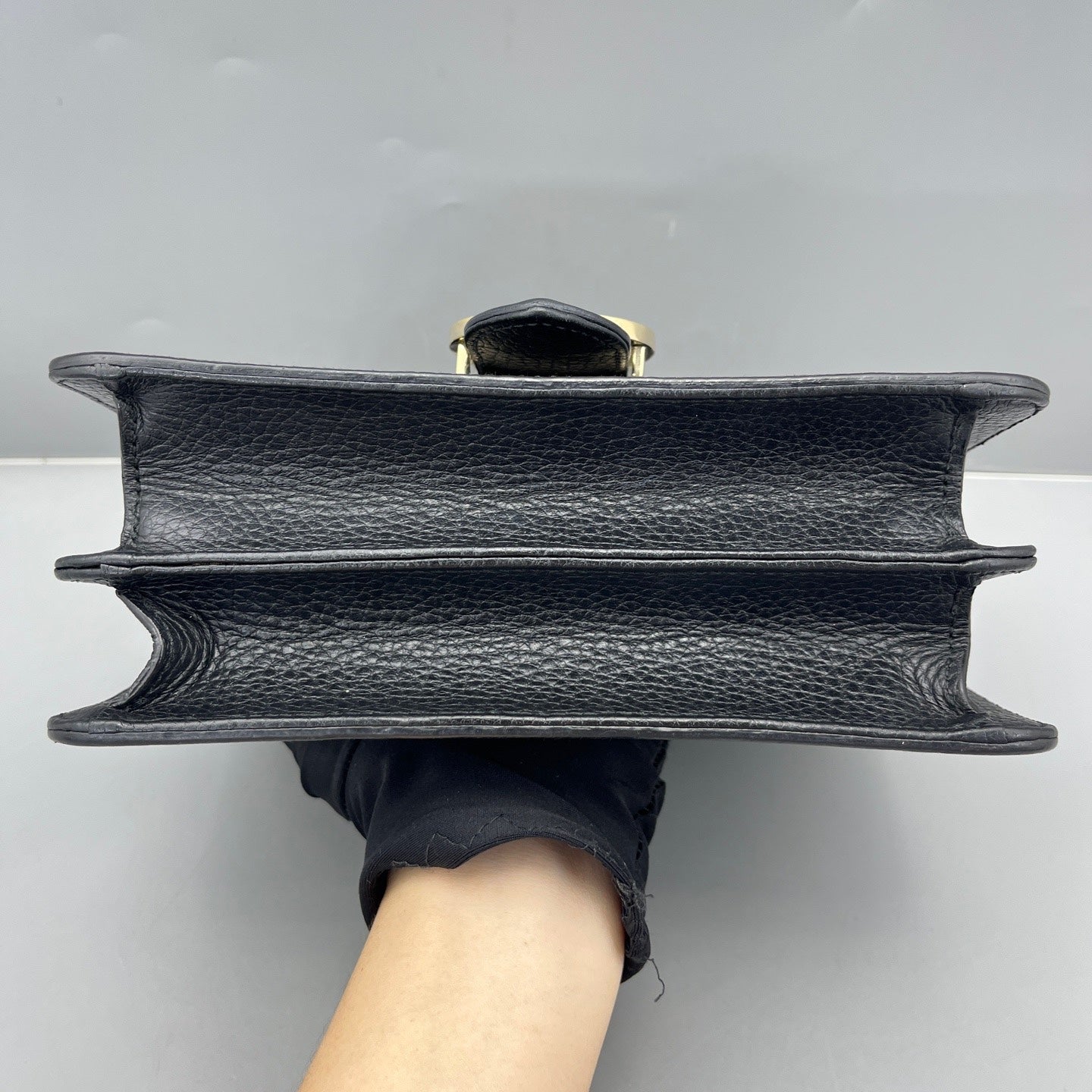 Gucci - Interlocking G Flap Shoulder Bag (Outlet Edition) - Grained leather - Black - (small)