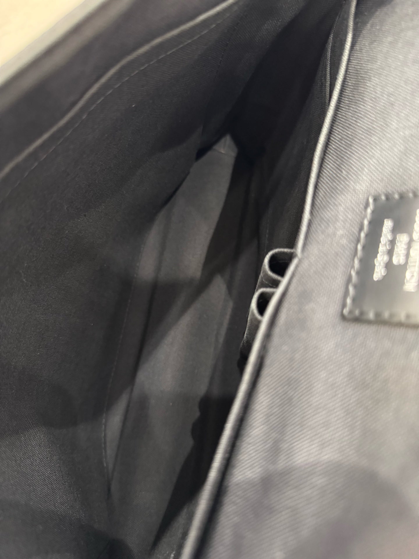 Louis Vuitton - District GM Messenger Bag - Coated Canvas and Leather - Black - (medium)