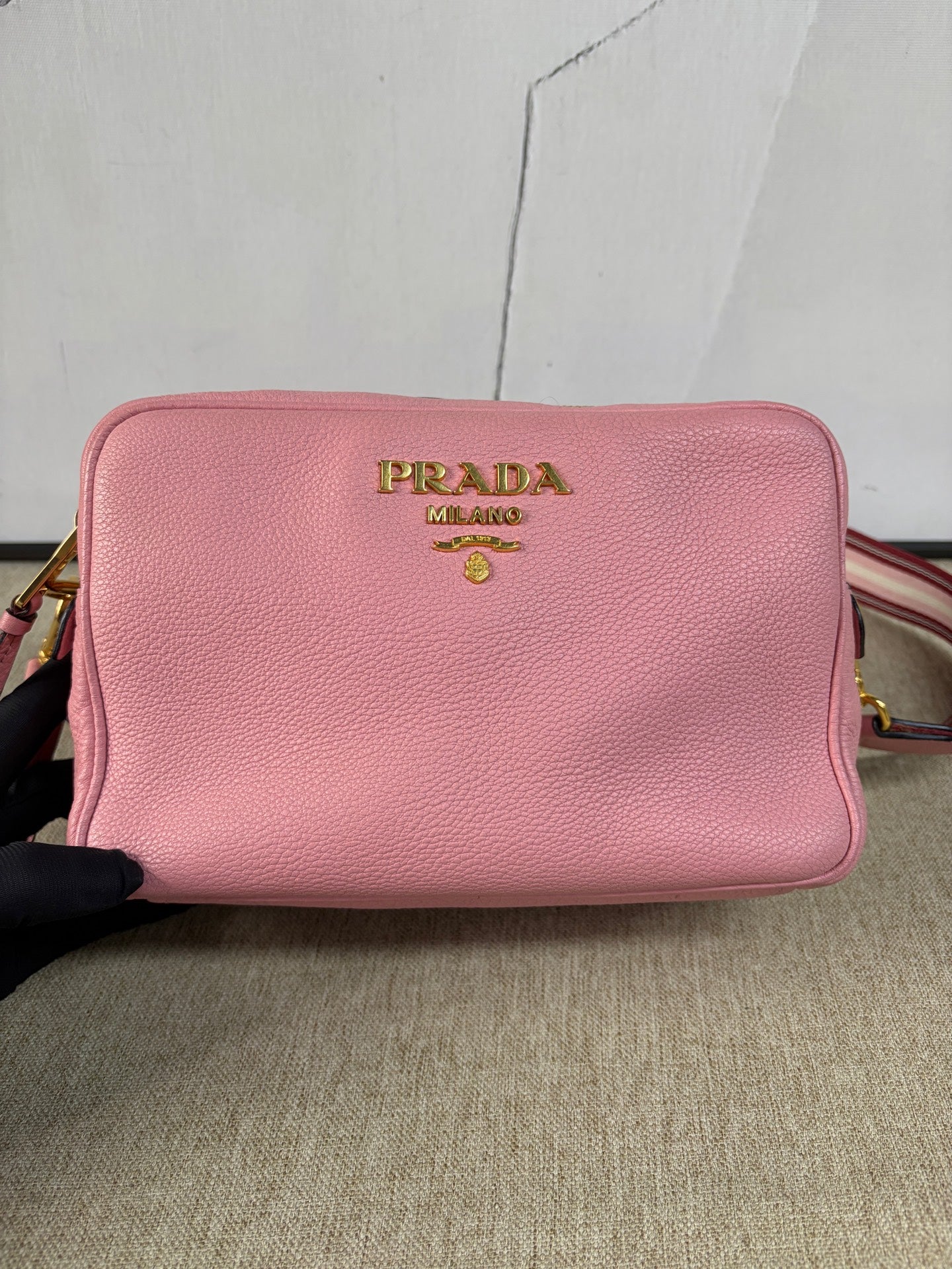 Prada - Vitello Daino Camera Bag - Grained calfskin leather - Pink with Gold-Tone Hardware - (Small)