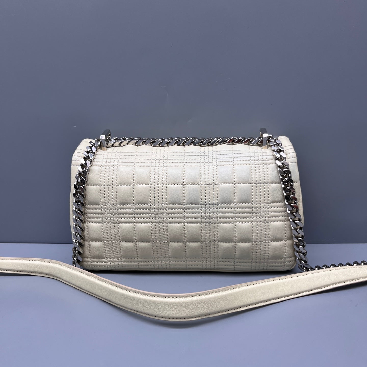 Burberry - Lola Chain Bag - Quilted lambskin leather - White - (Small)