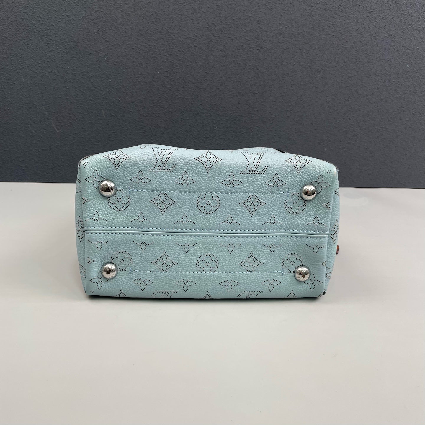 Louis Vuitton - Hina PM Bucket Bag - Perforated Mahina leather with natural leather trim - Blue - (small)