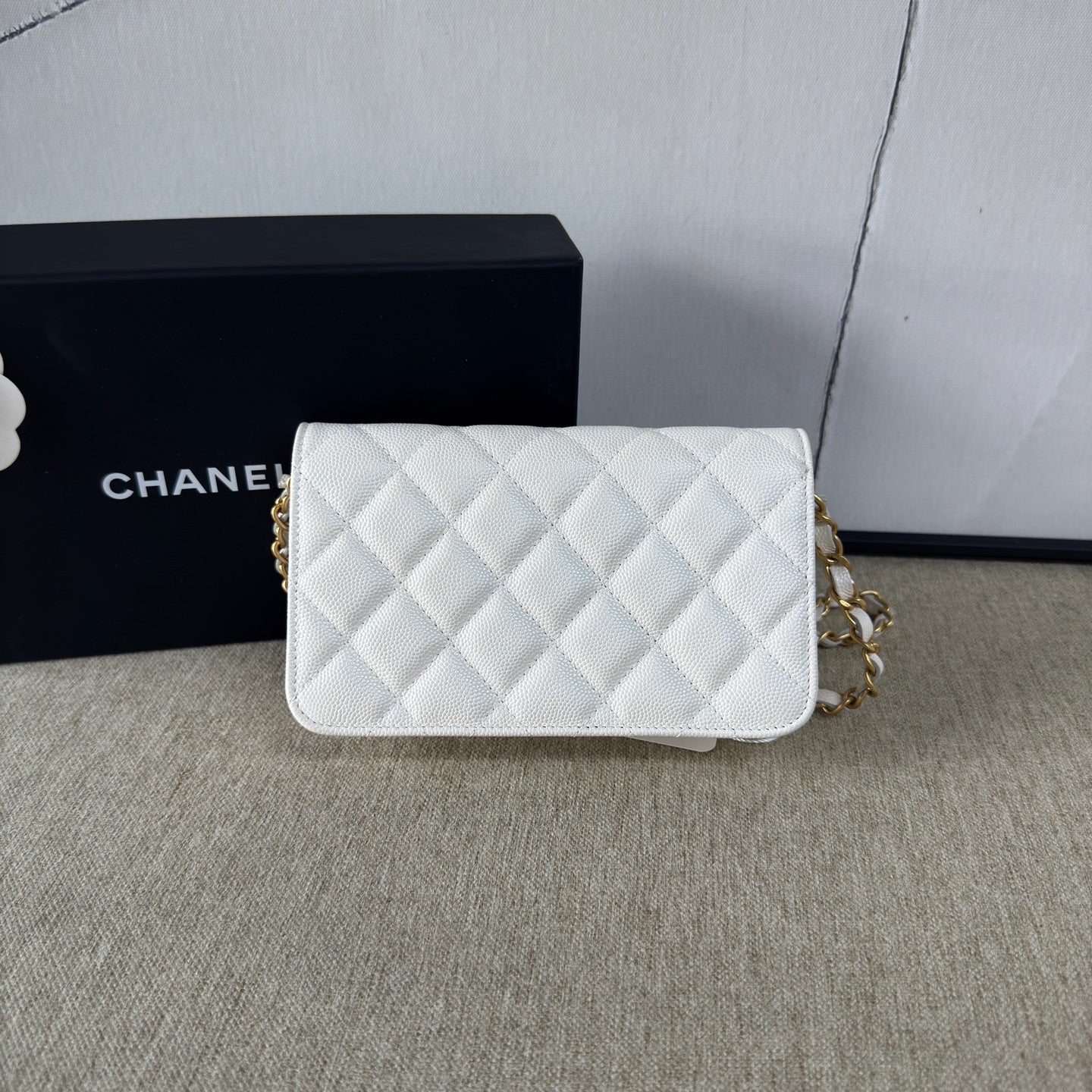 Chanel - Wallet on Chain (WOC) with Adjustable Chain - Pearlescent White Caviar leather - White - (Mini)