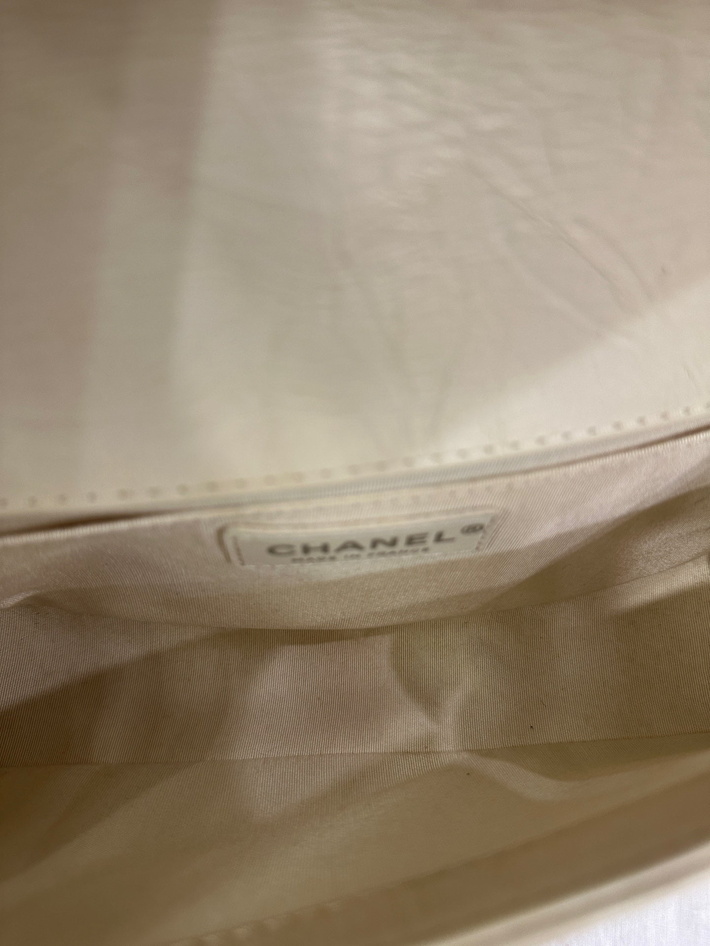 Chanel - Le Boy - Oil wax calfskin - Beige - (Medium)