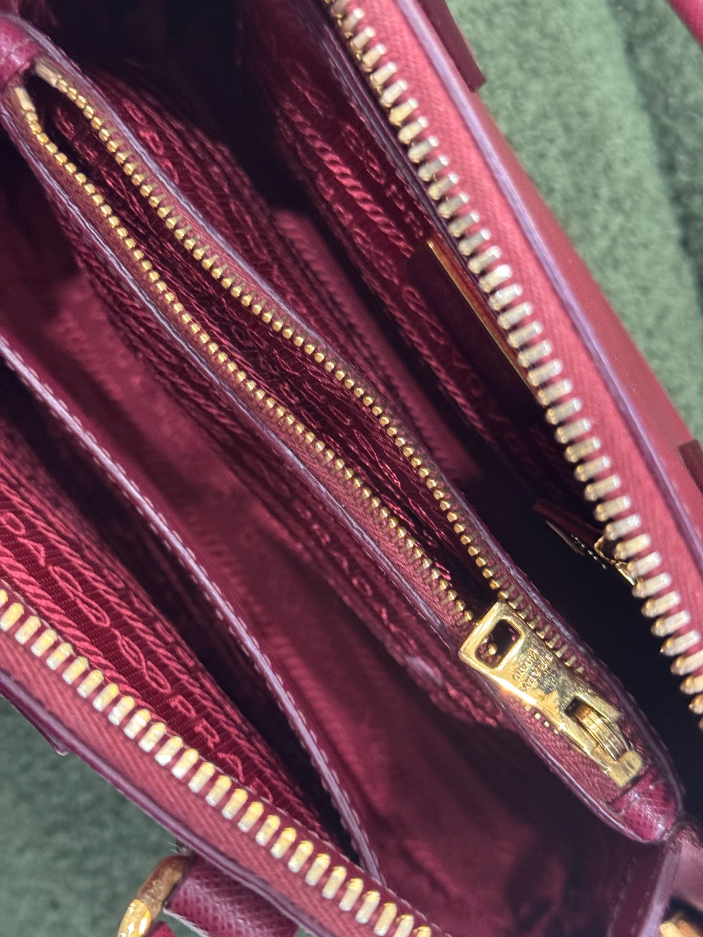 Prada - Saffiano Dome Satchel - Saffiano leather - Burgundy - (Small)