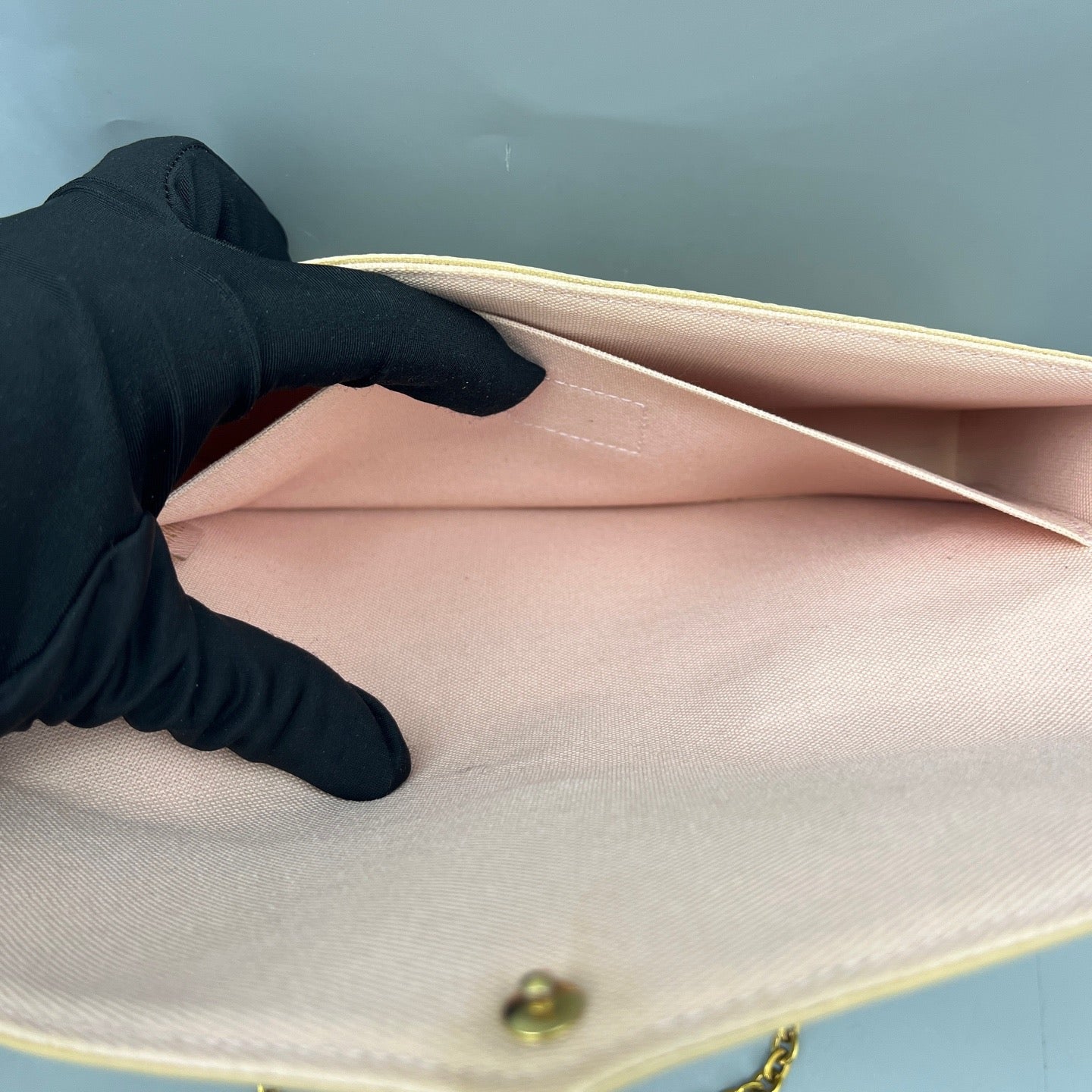 Louis Vuitton - Pochette Félicie - Damier Azur coated canvas with pink leather lining and trim - White - (Small)