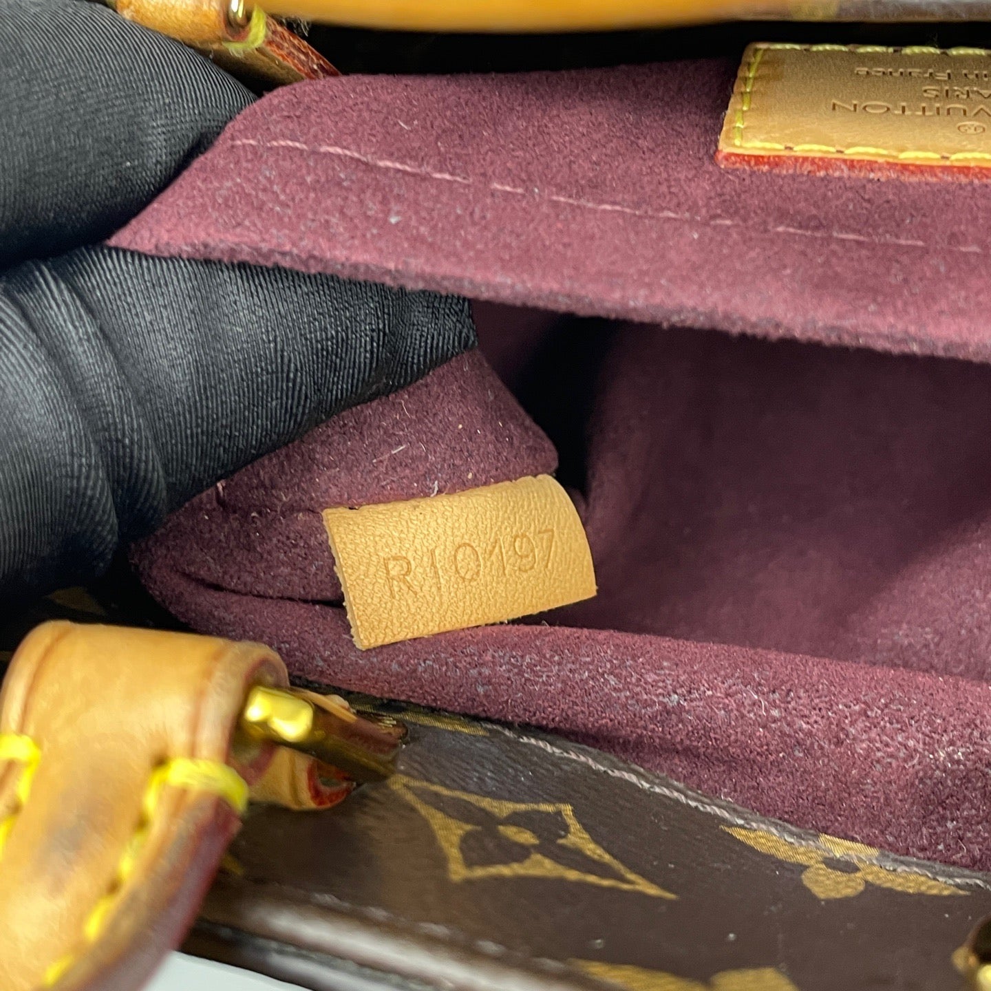 Louis Vuitton - Montaigne BB Monogram - Monogram coated canvas with natural Vachetta leather trim - Brown - (small)
