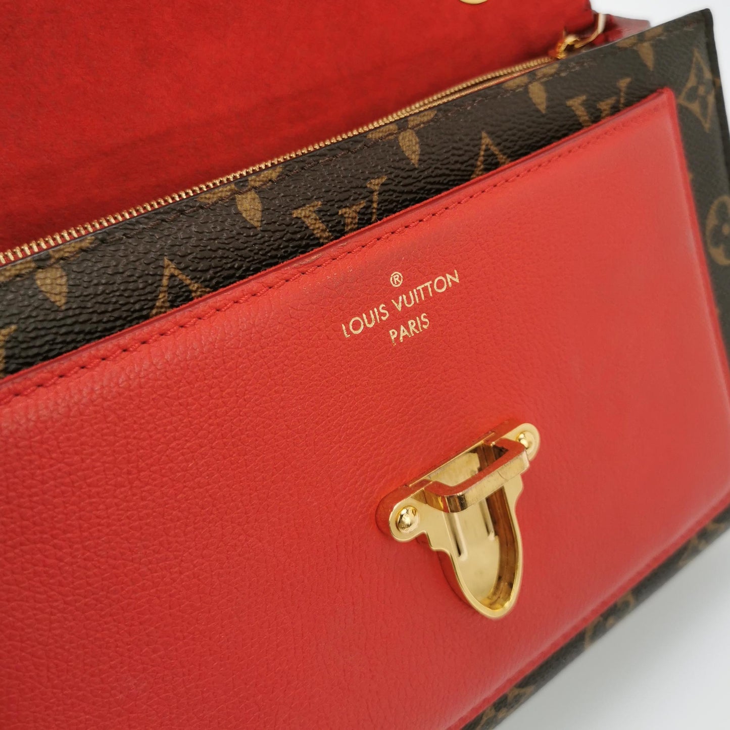 Louis Vuitton - Chain S-Lock Flap Bag - Monogram coated canvas and grained leather - Brown and Red with Gold-Tone Hardware - (medium)