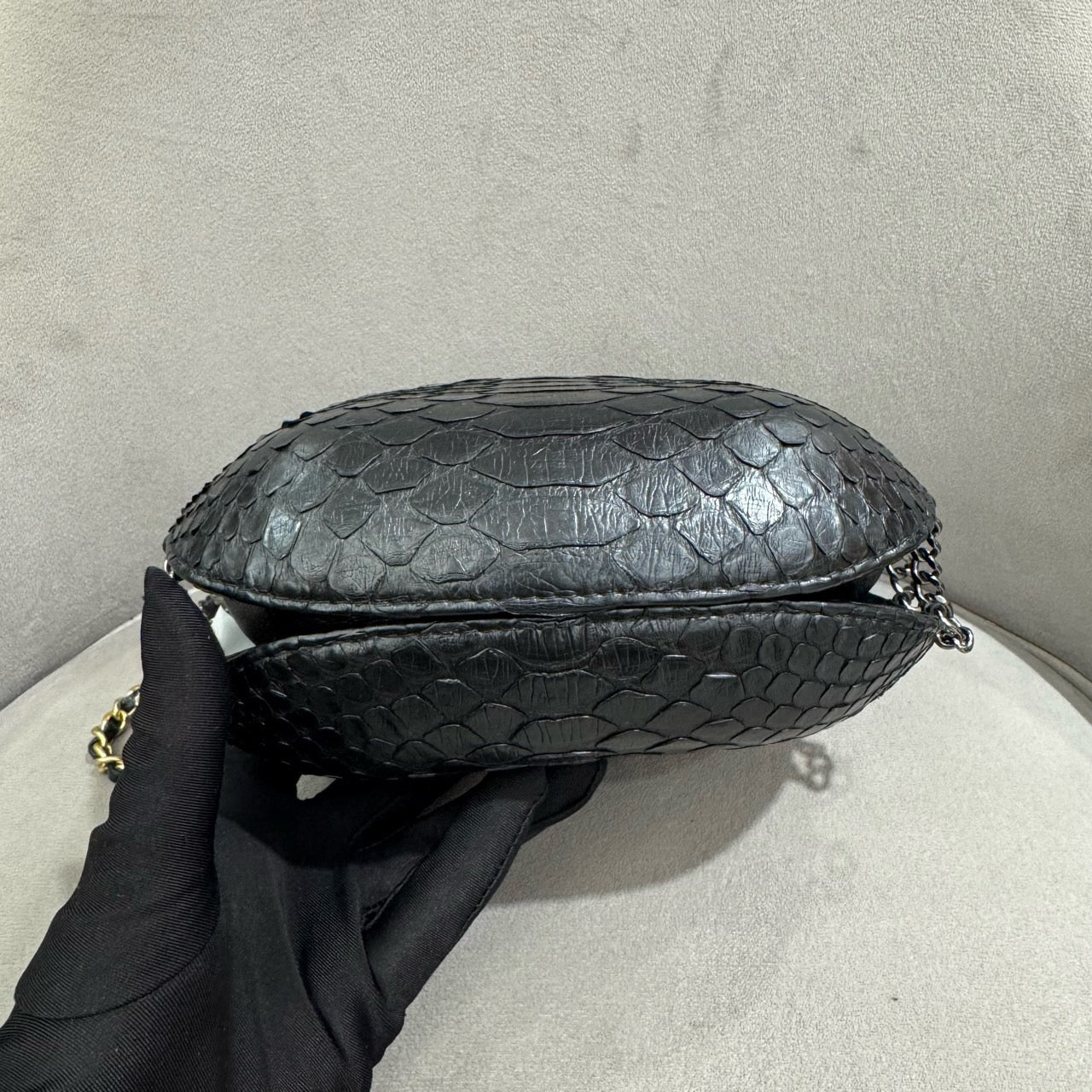 Chanel - Gabrielle Bucket Bag - Leather and Exotic leathers - Python - Black - (mini)