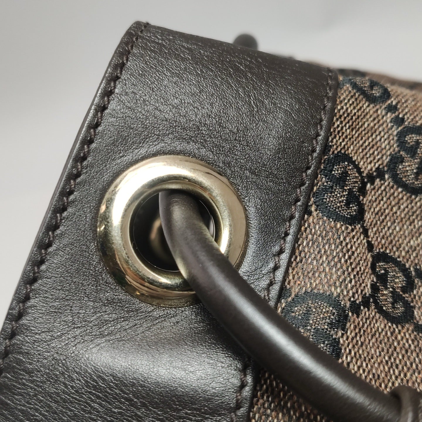 Gucci - GG Monogram Canvas Bucket Bag - GG monogram canvas and leather trim - Brown - (medium)