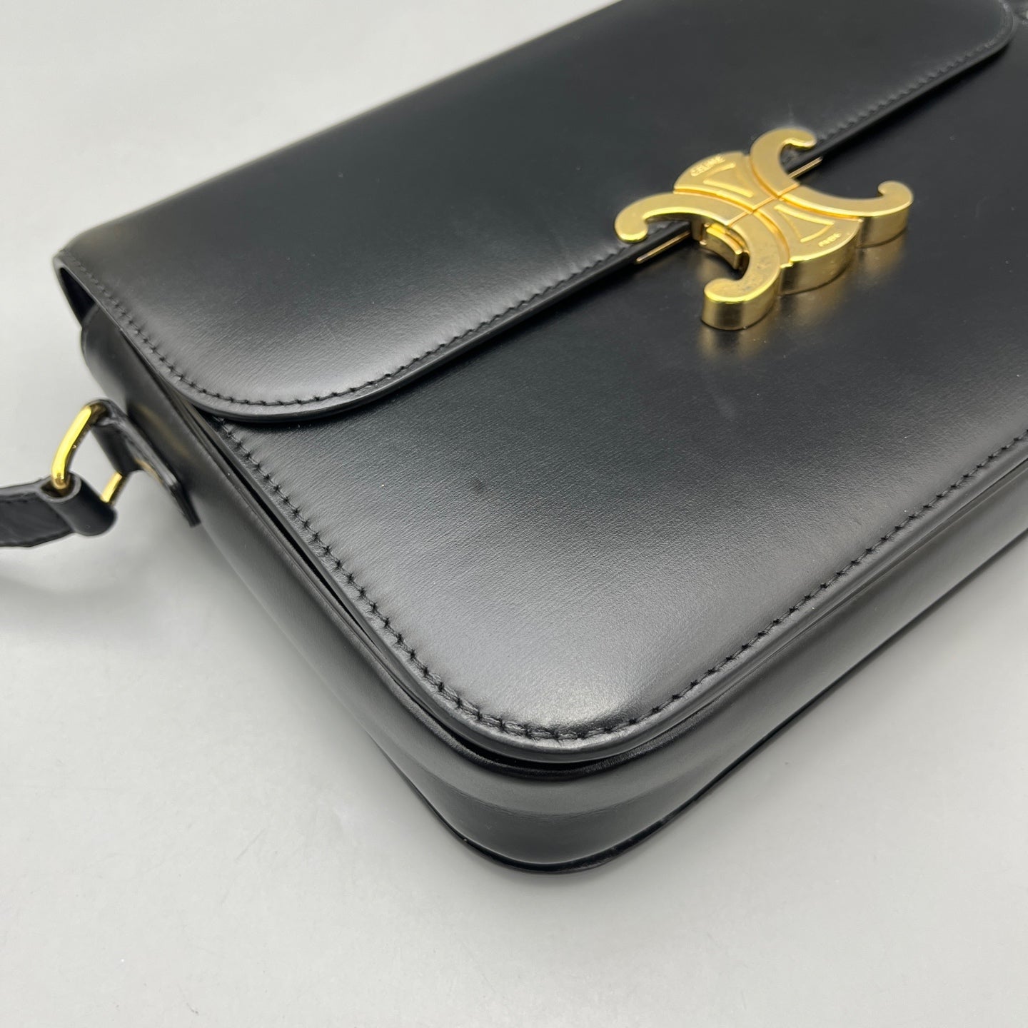 Celine - Teen Triomphe Bag - Smooth calfskin leather - Black - (Small)