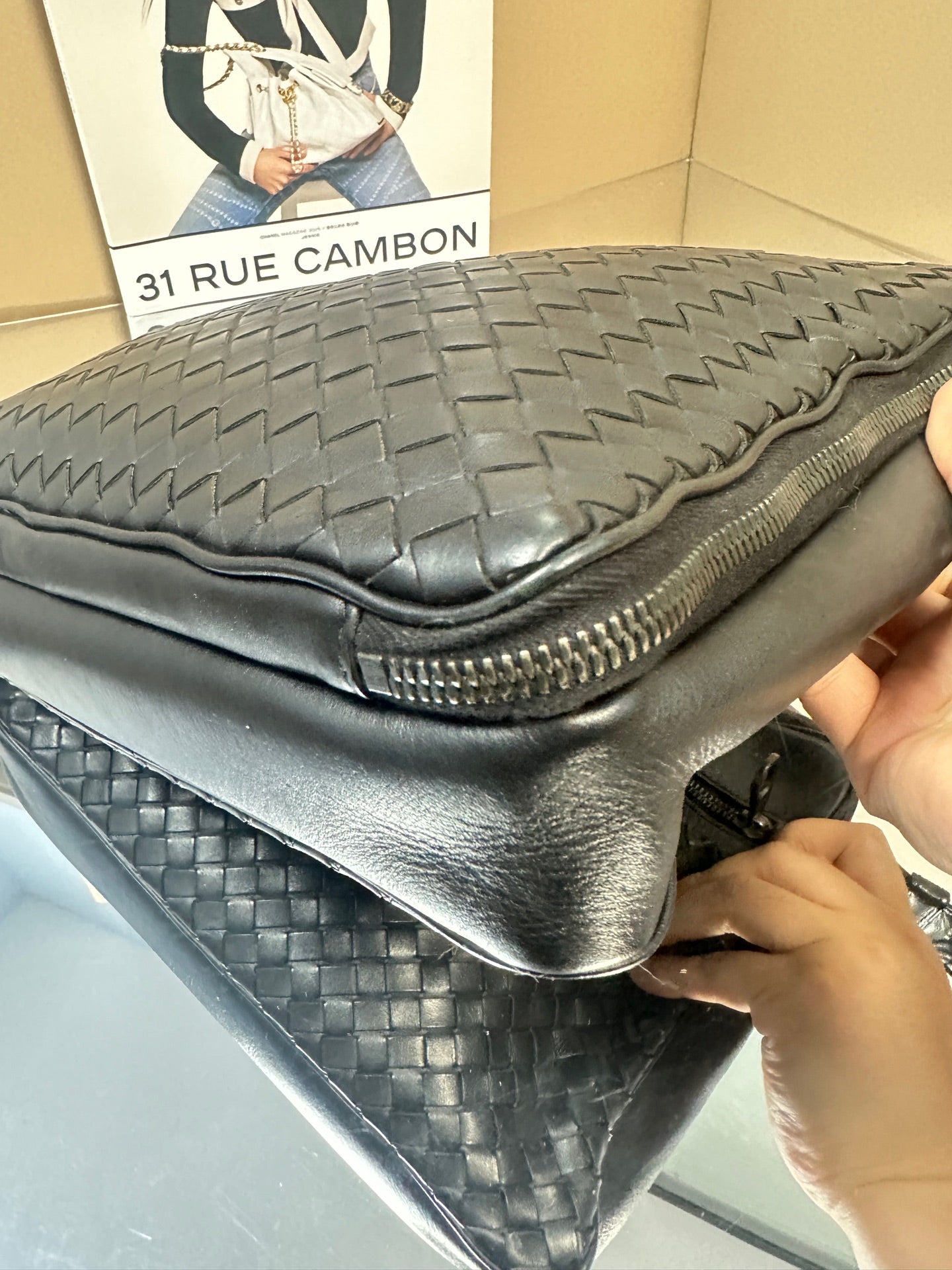 Bottega Veneta - Classic Intrecciato Messenger Bag - Leather - Black - (Medium)