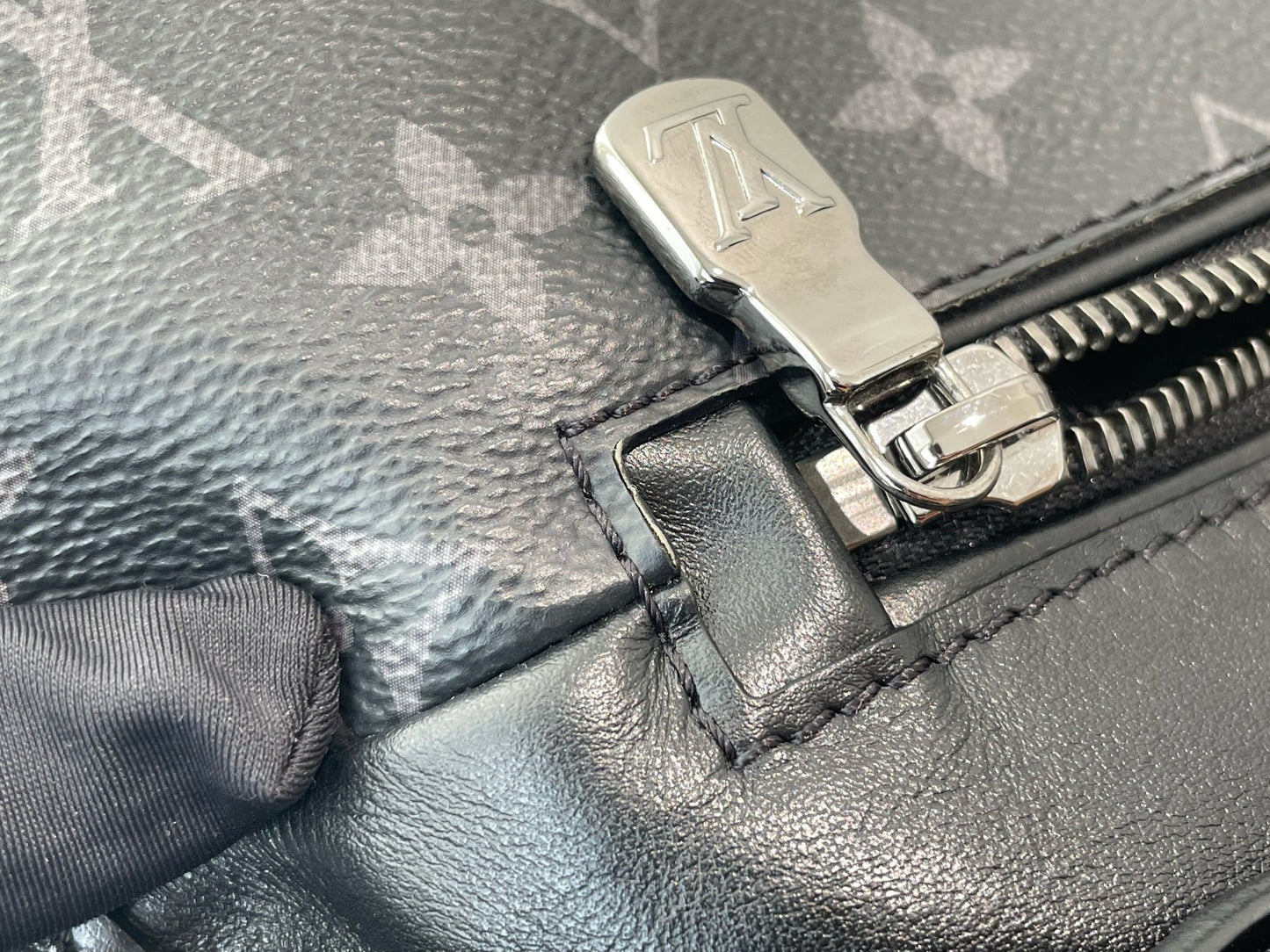 Louis Vuitton - Discovery Bum Bag - Monogram Eclipse coated canvas with leather trim - Black - (Medium)