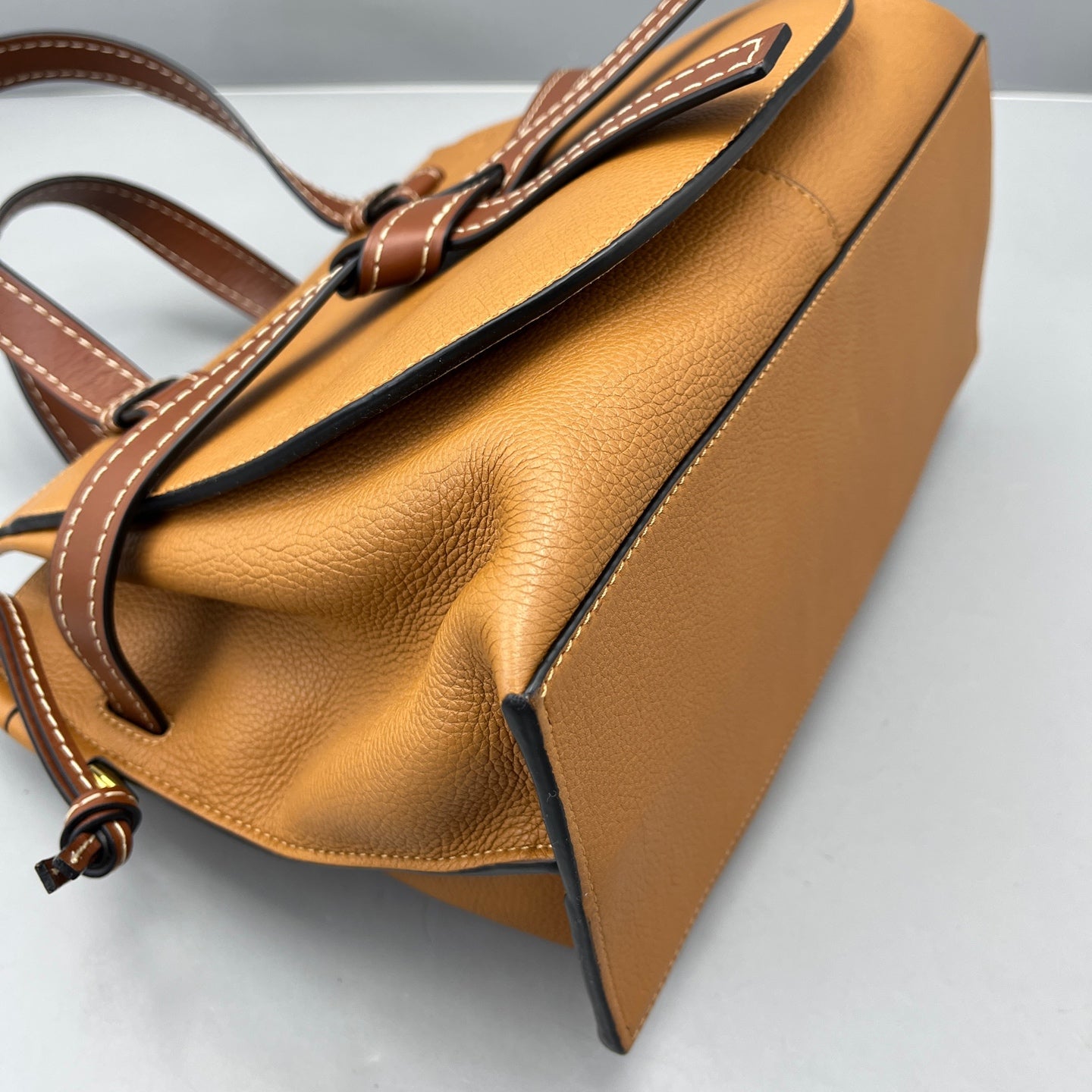 Loewe - Gate Handbag - Grained calfskin leather with smooth calfskin trim - Caramel - (Medium)