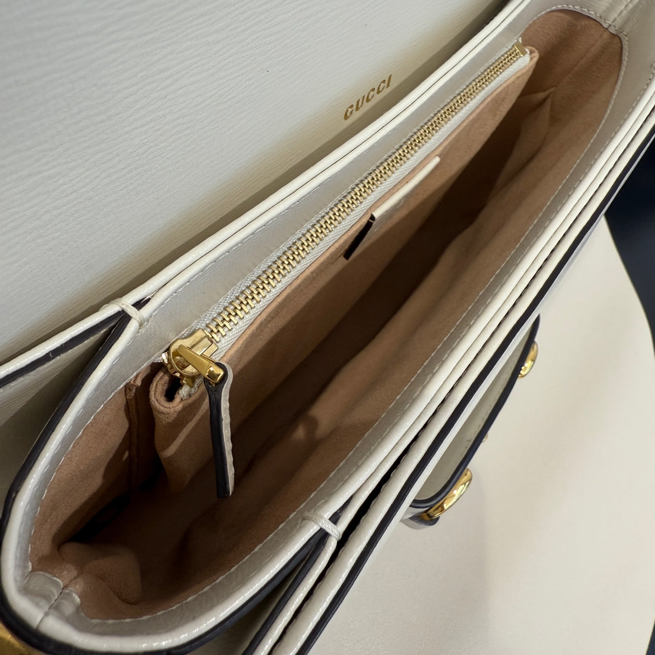 Gucci - Horsebit 1955 Messenger Bag - Textured leather - White with black trim - (medium)