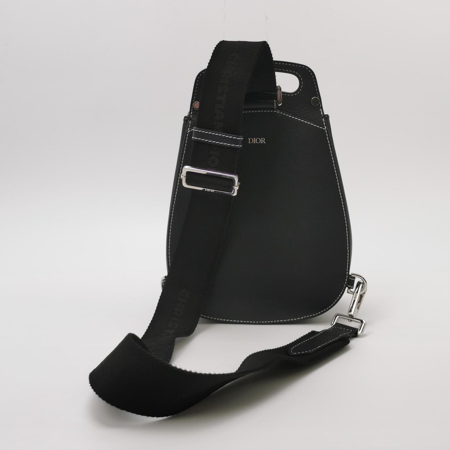 Dior - Saddle Sling Bag 1ADBO022YKK_H00N - Grained cow leather - Black - (medium)