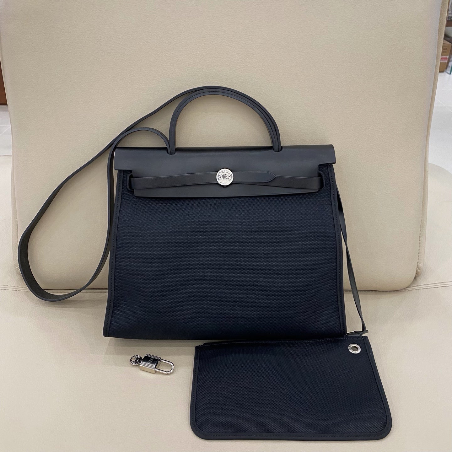 Hermès - Herbag 31 - Canvas with Vache Hunter leather trim - Black - (Medium)