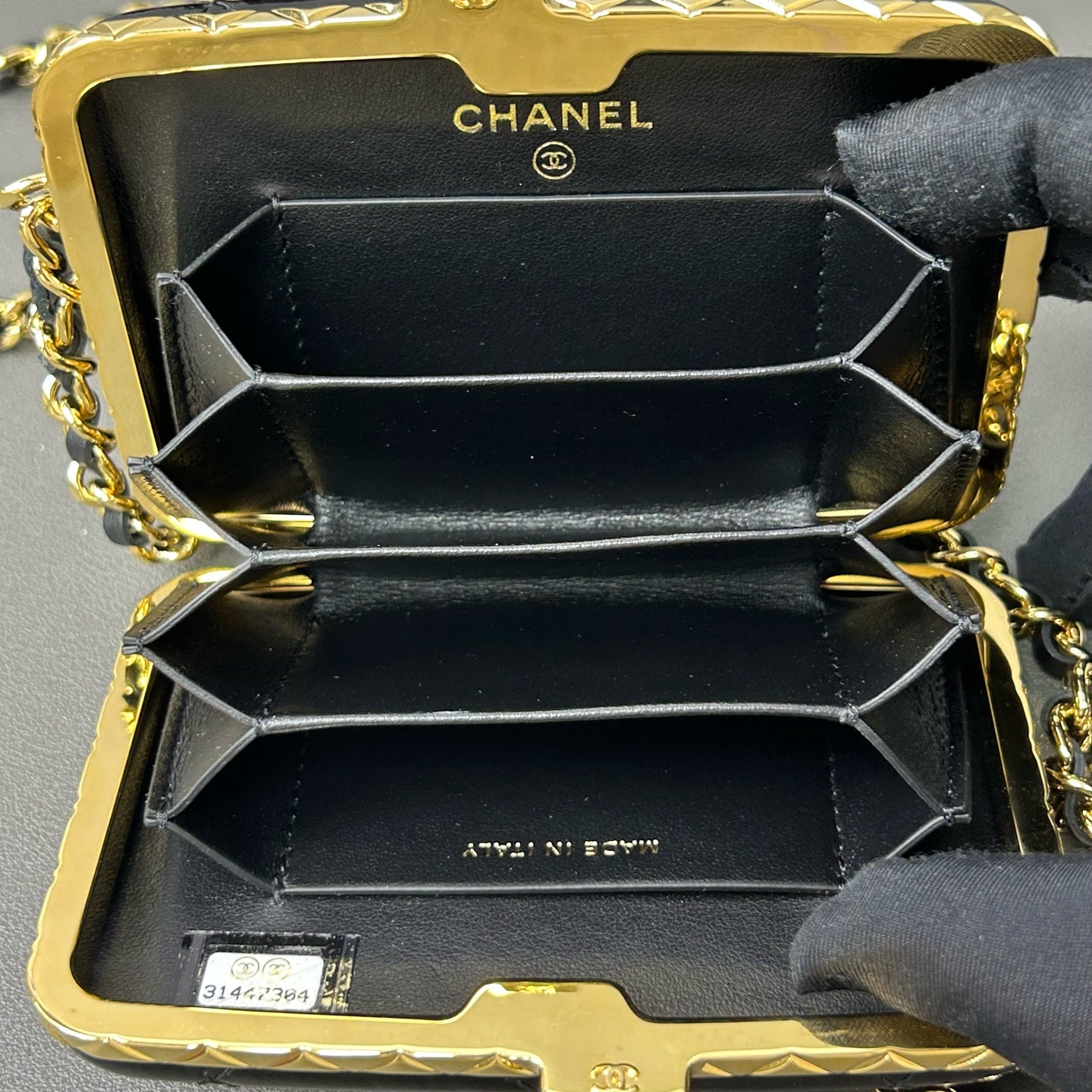 Chanel - Metiers d'Art Clasp Chain Card Holder Mini Bag - Patent leather - Black with gold-tone hardware - (mini)