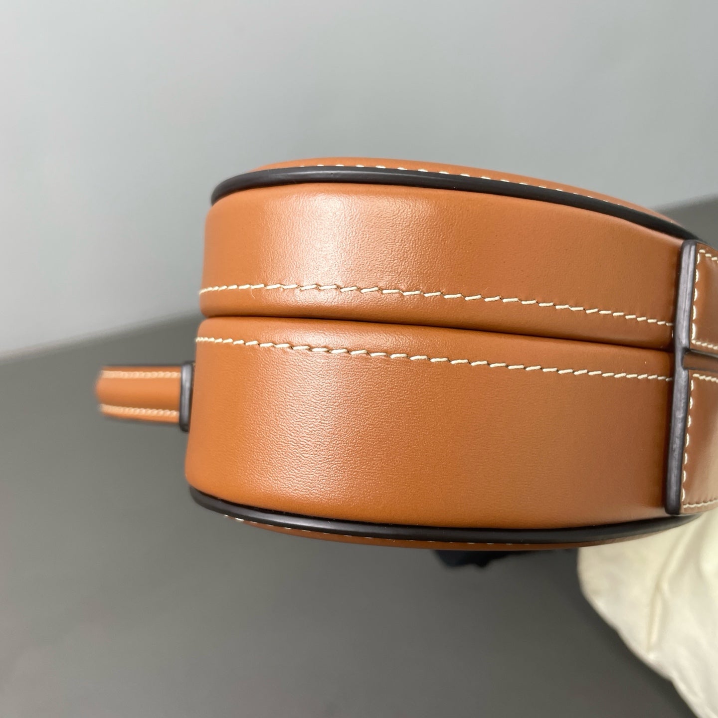 Celine - Cuir Triomphe Oval Box Bag - Leather - Camel - (mini)