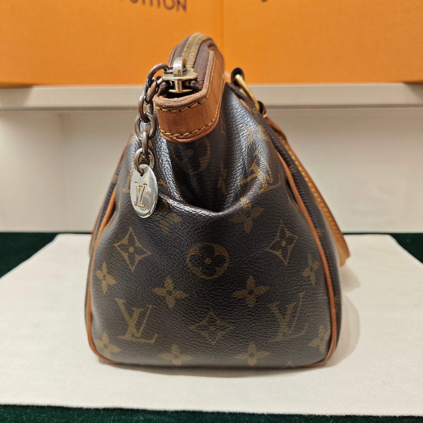 Louis Vuitton - Tivoli PM - Monogram Canvas with Vachetta Leather trim - Brown - (Medium)