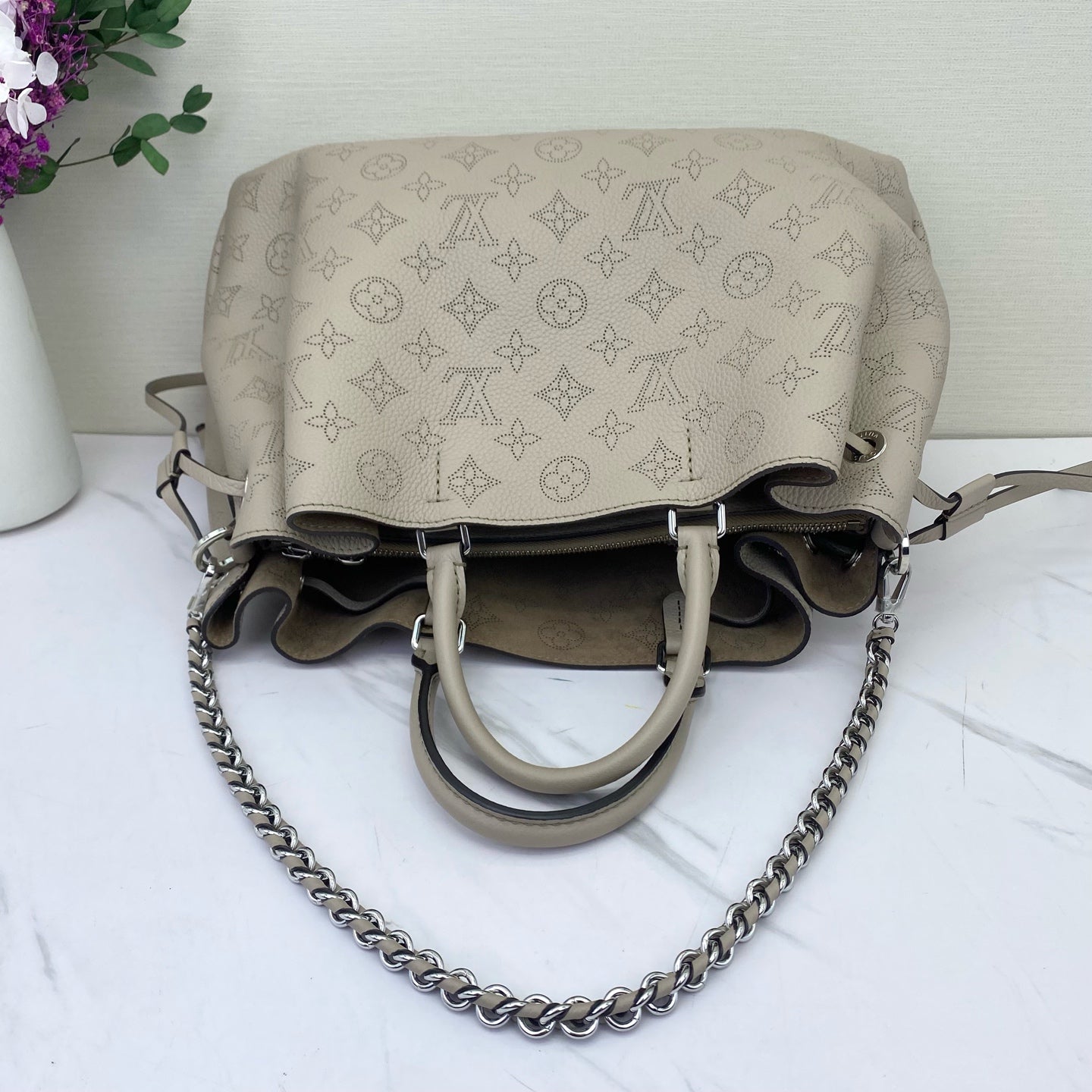 Louis Vuitton - Bella Tote - Grained cowhide leather - Elephant Grey - (Medium)