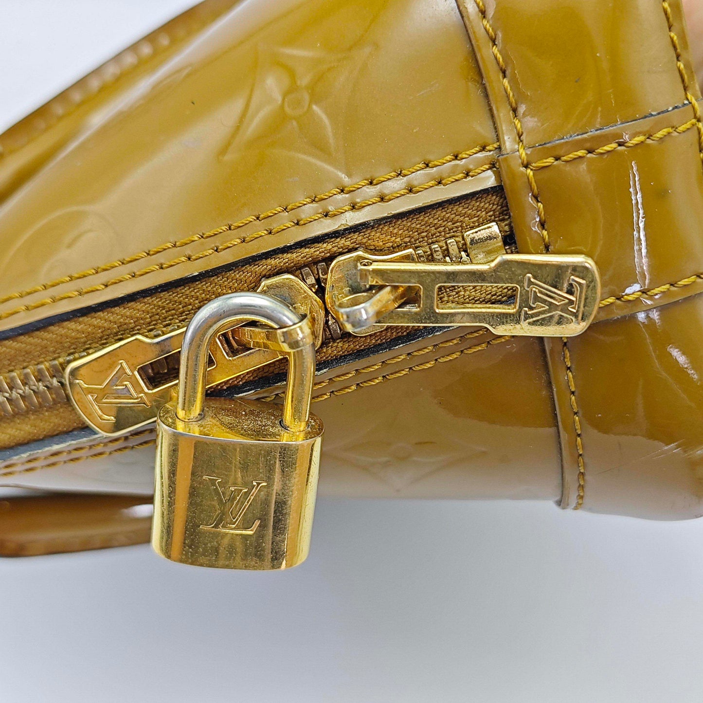 Louis Vuitton - Alma BB - Monogram Vernis patent leather - Mustard Yellow - (mini)