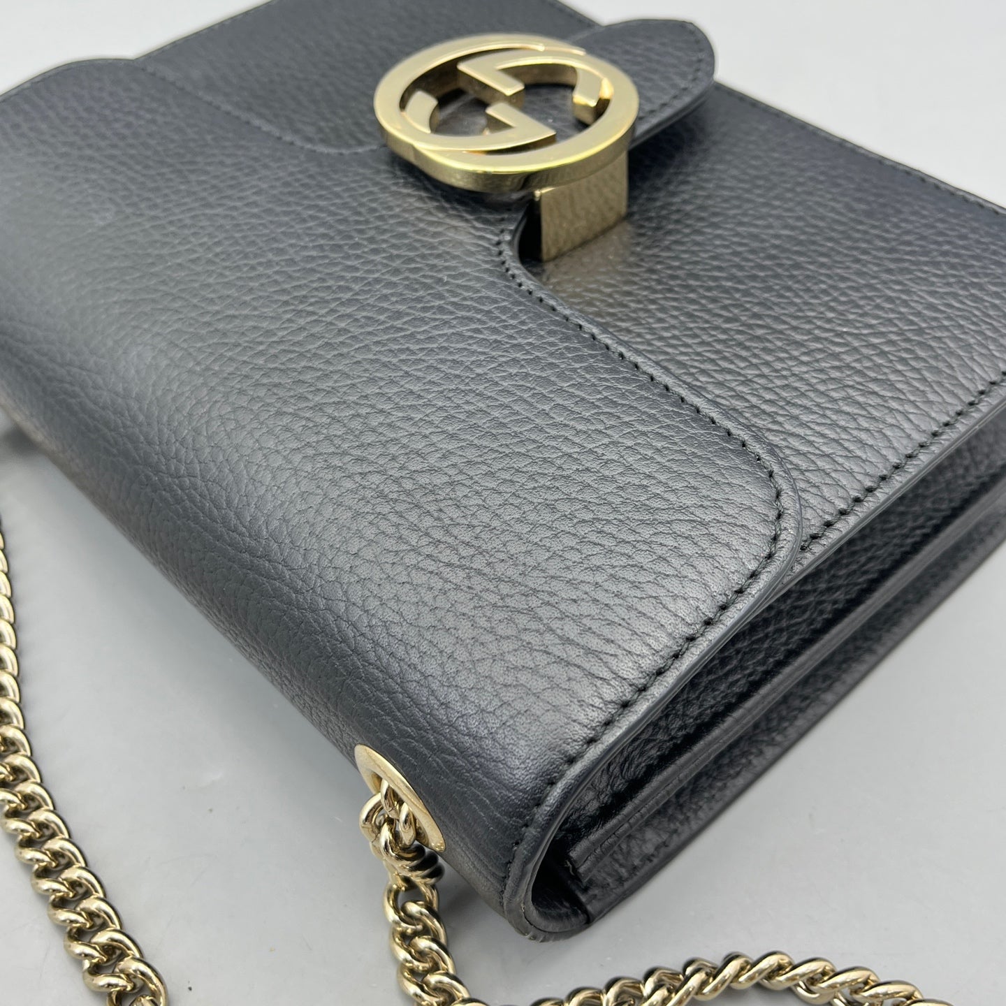 Gucci - Interlocking G Accordion Crossbody Bag - Grained leather - Black - (Small)