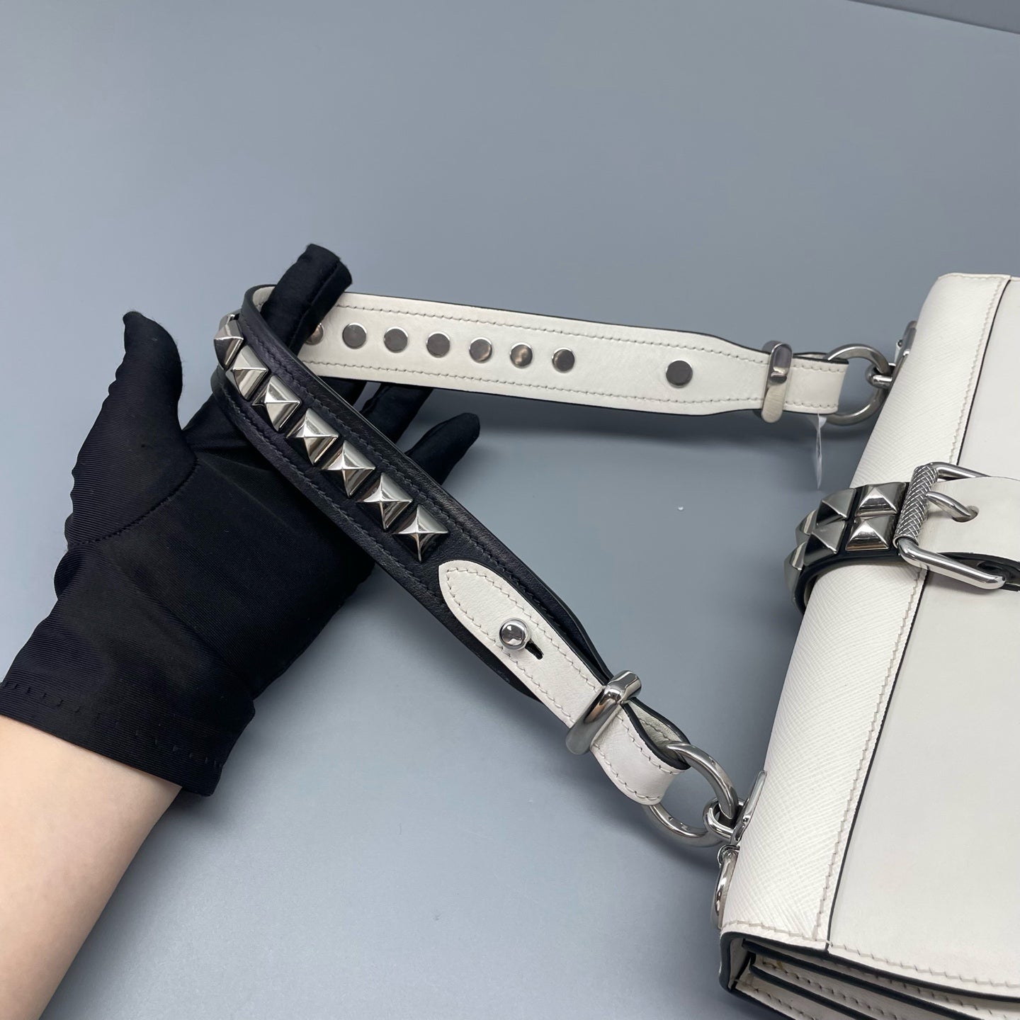 Prada - Riveted Accordion Bag - Calfskin leather - White - (Medium)