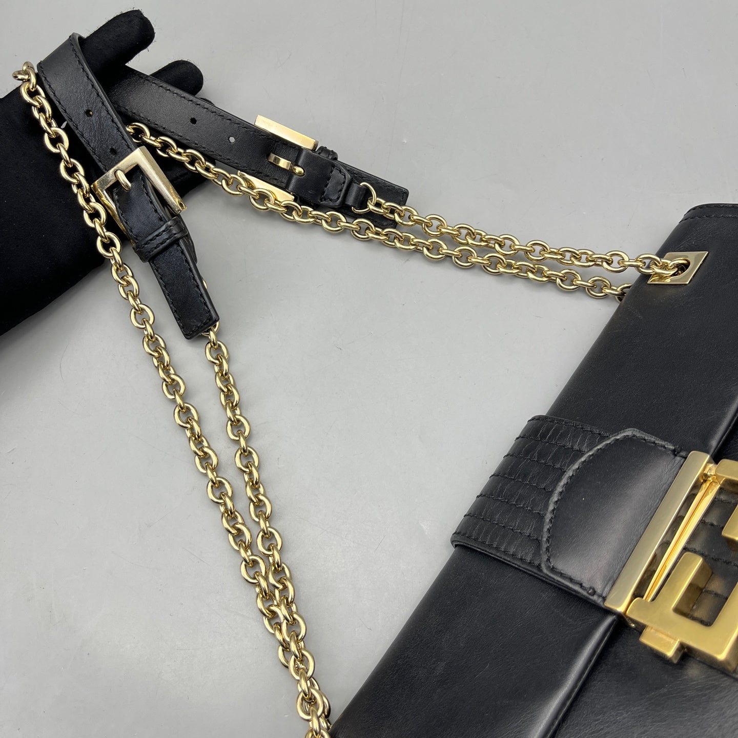 Fendi - Baguette Chain Bag - Leather - Black - (Large)