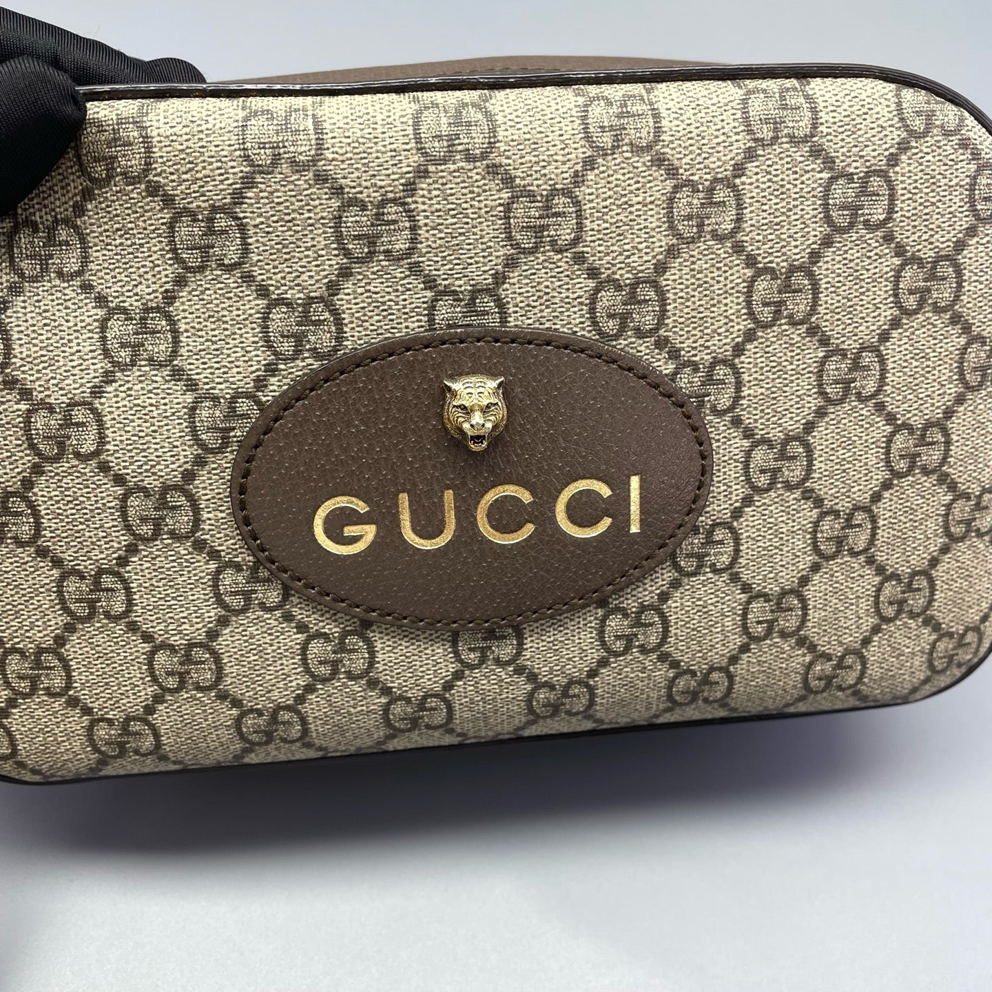 Gucci - Neo Vintage GG Supreme Camera Bag with Tiger Head - GG Supreme coated canvas with brown leather trim - Beige - (Small)