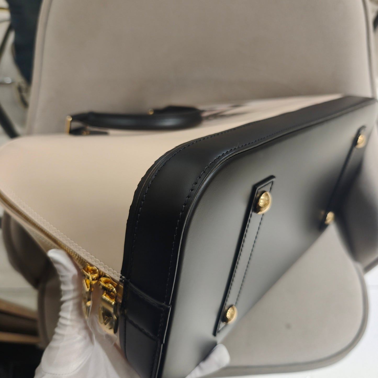Louis Vuitton - Alma FW23 Runway Model - Smooth polished leather - Beige - (large)