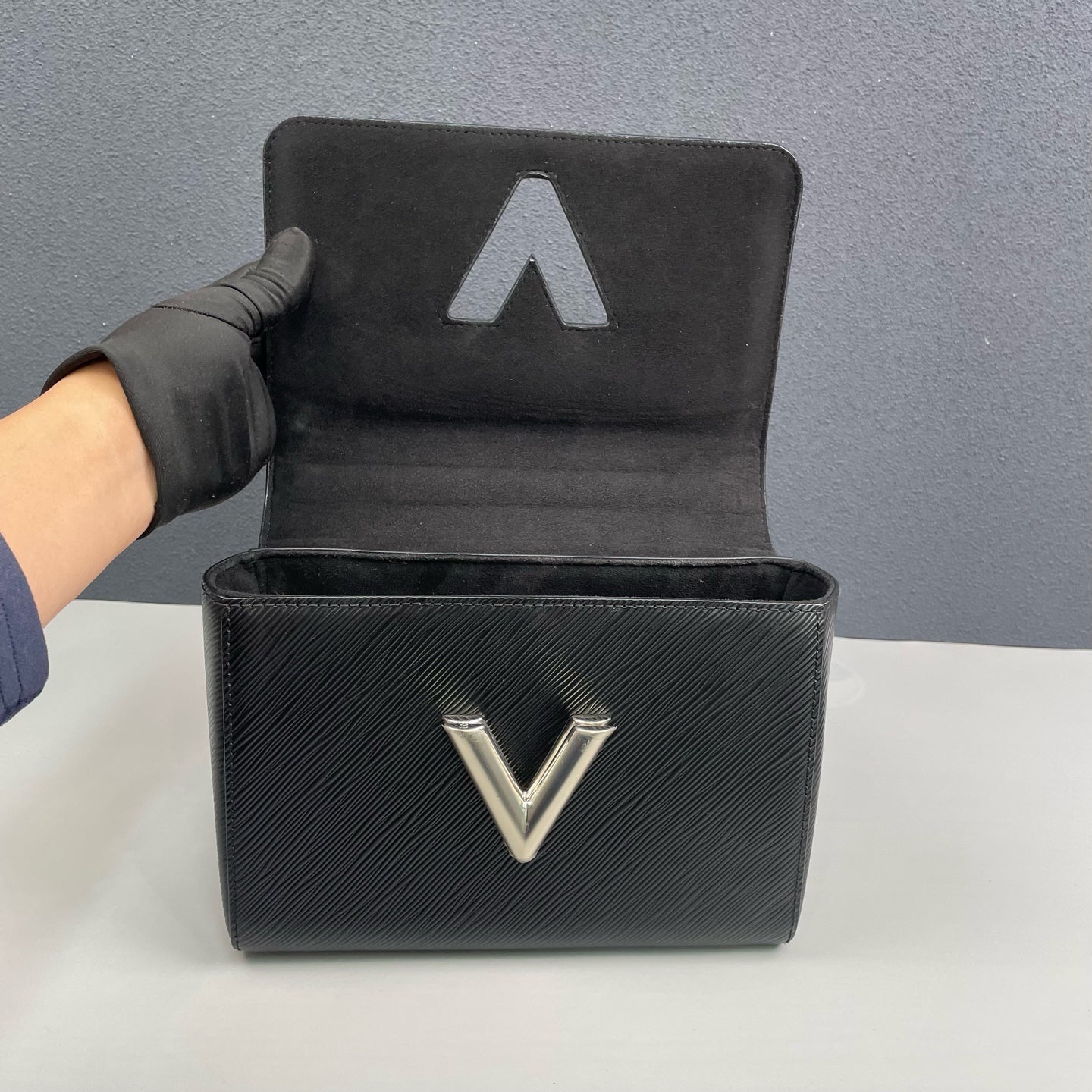 Louis Vuitton - Twist Chain Bag - Epi leather - Black - (small)
