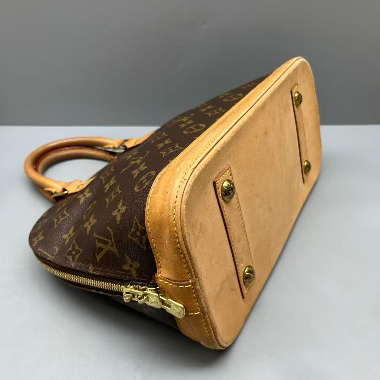 Louis Vuitton - Alma PM - Monogram canvas with Vachetta leather trim - Brown - (Medium)